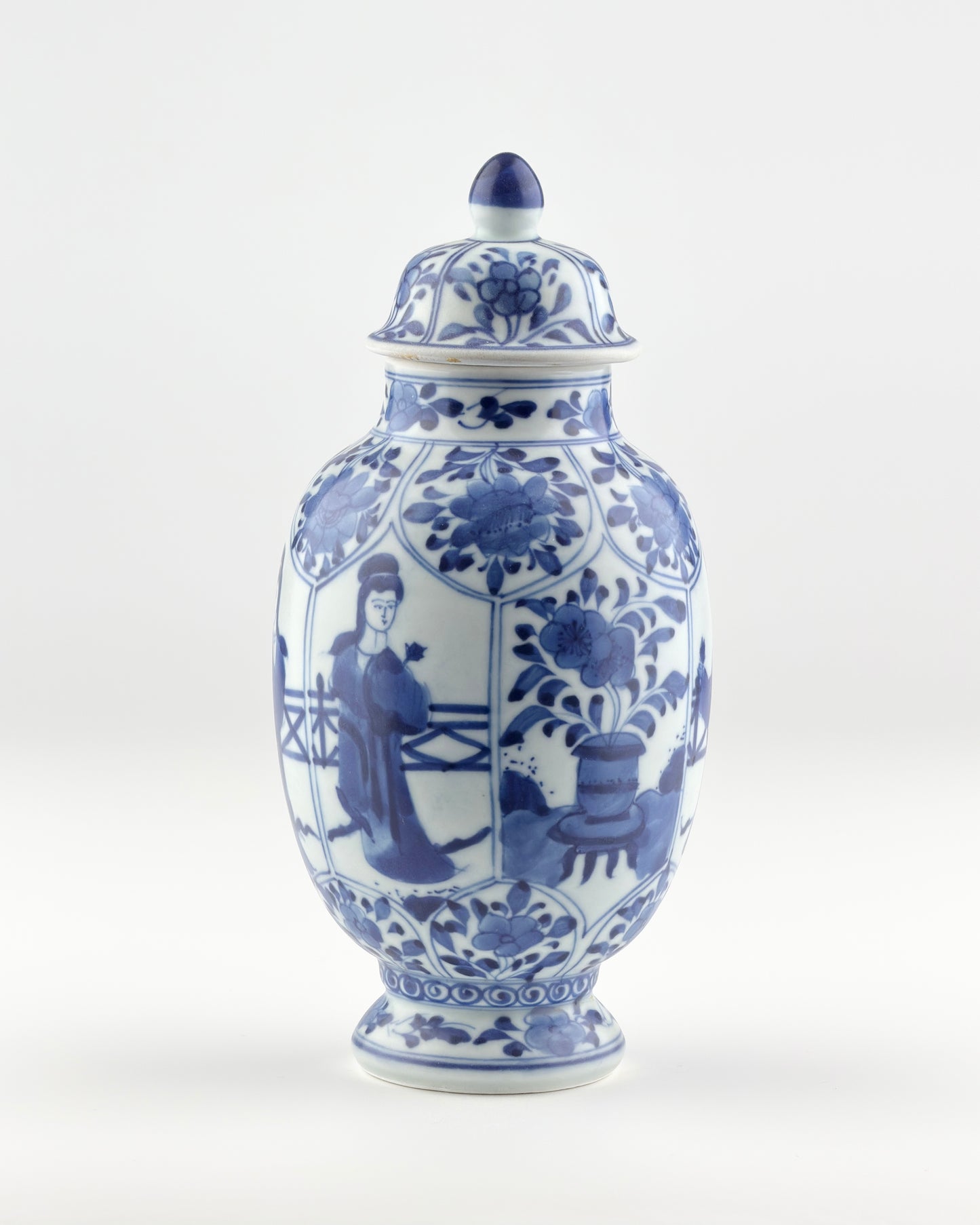 BLUE AND WHITE VASE, QING DYNASTY, KANGXI ERA, CIRCA 1690