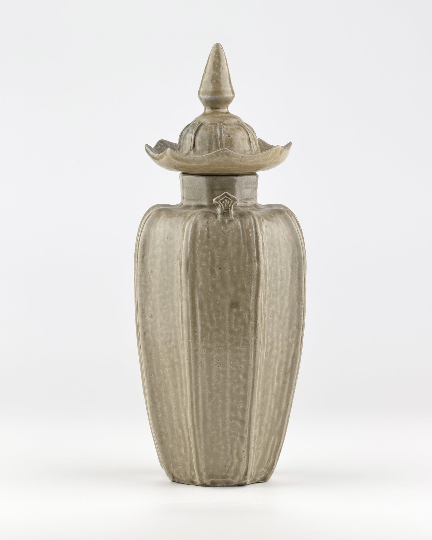 Rare 'Yue' Celadon Glazed Octagonal Vase And Cover, Jin