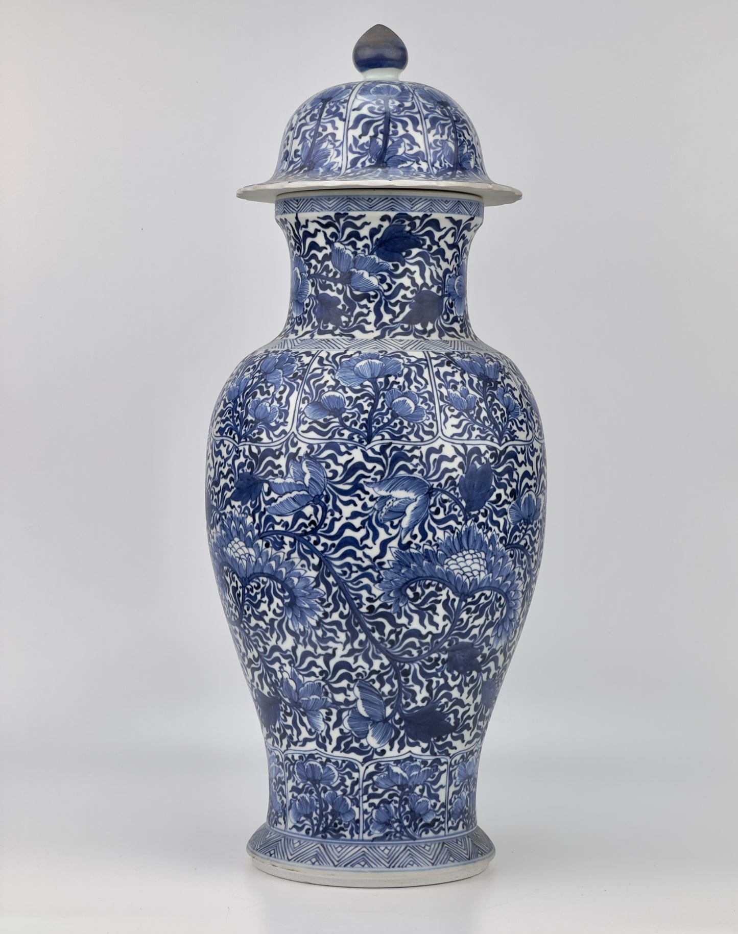 LARGE RARE BLUE AND WHITE BALUSTER VASE, QING DYNASTY, KANGXI, CIRCA 1690