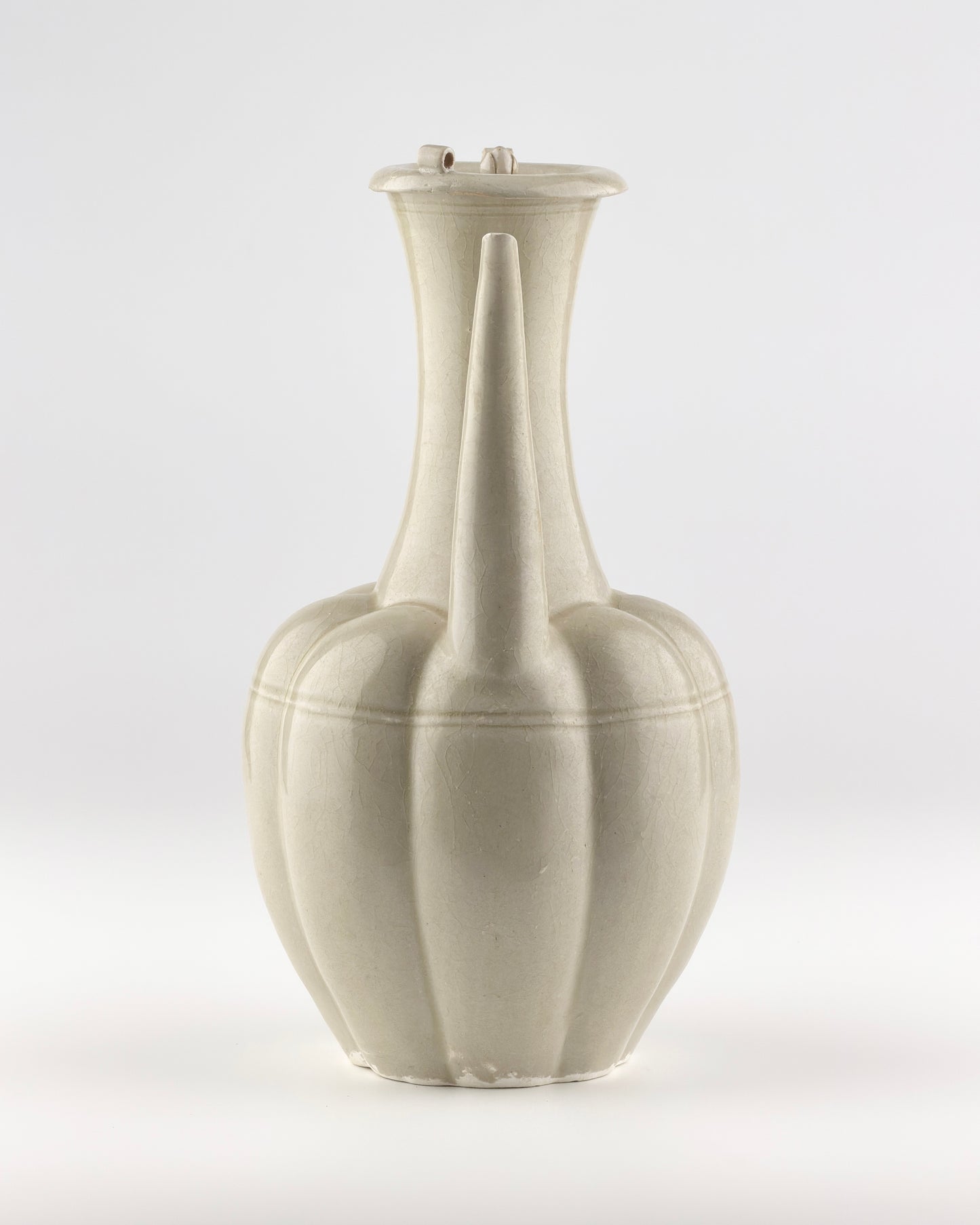 Rare Cream-Glazed Ding Ewer And Cover, Five Dynasties-Song