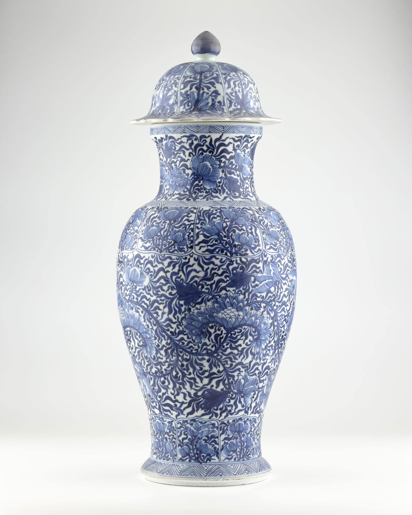 LARGE RARE BLUE AND WHITE BALUSTER VASE, QING DYNASTY, KANGXI, CIRCA 1690