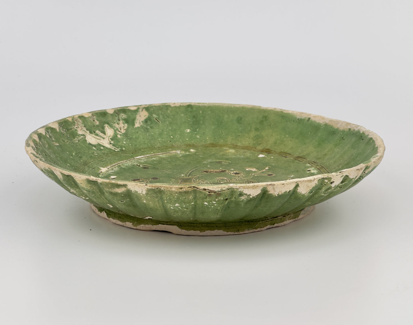 GREEN-GLAZED EARTHENWARE DISH CIRCA 1725, QING DYNASTY, YONGZHENG REIGN