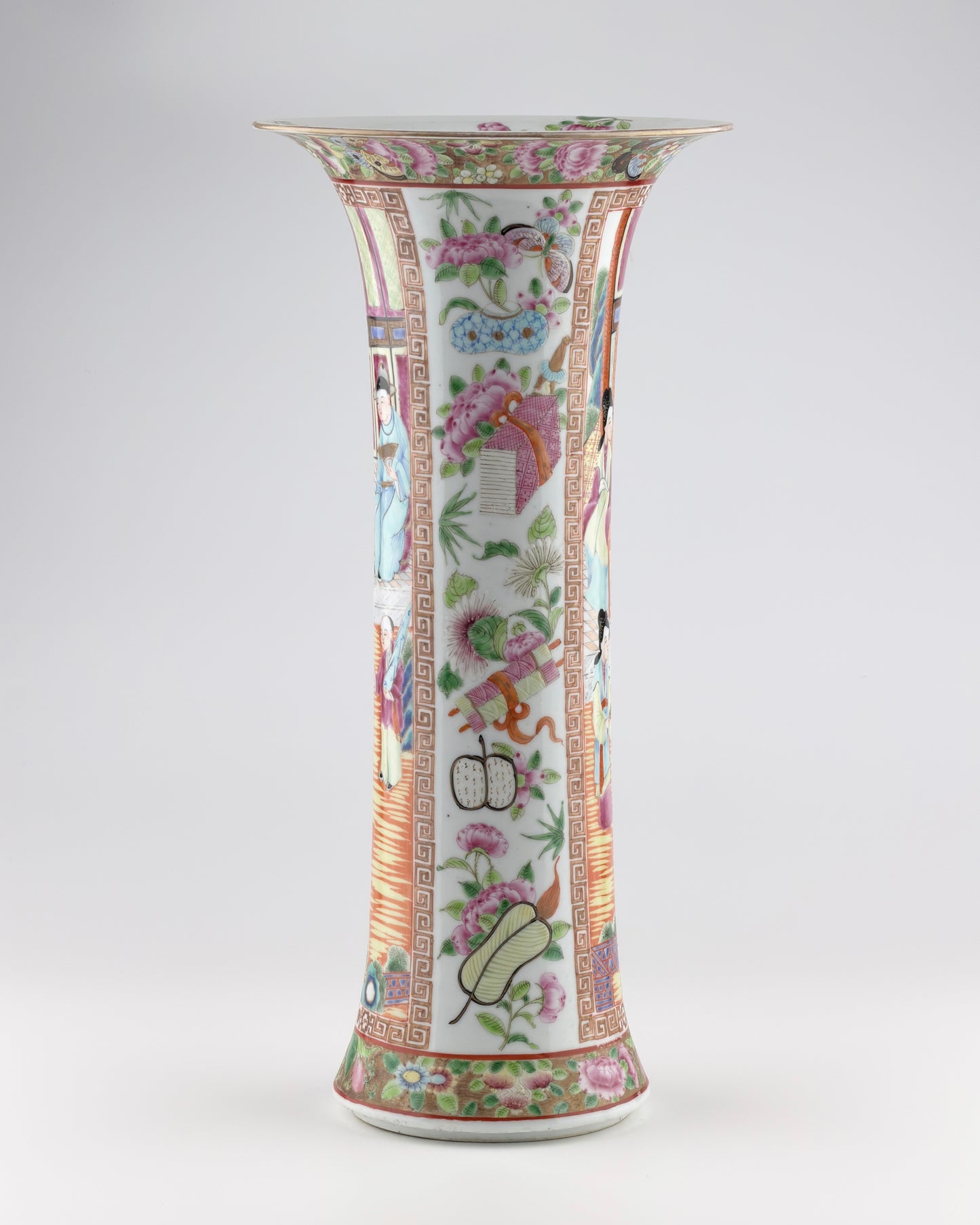 Rose Medallion Porcelain Vase, Late Qing-Republican Period