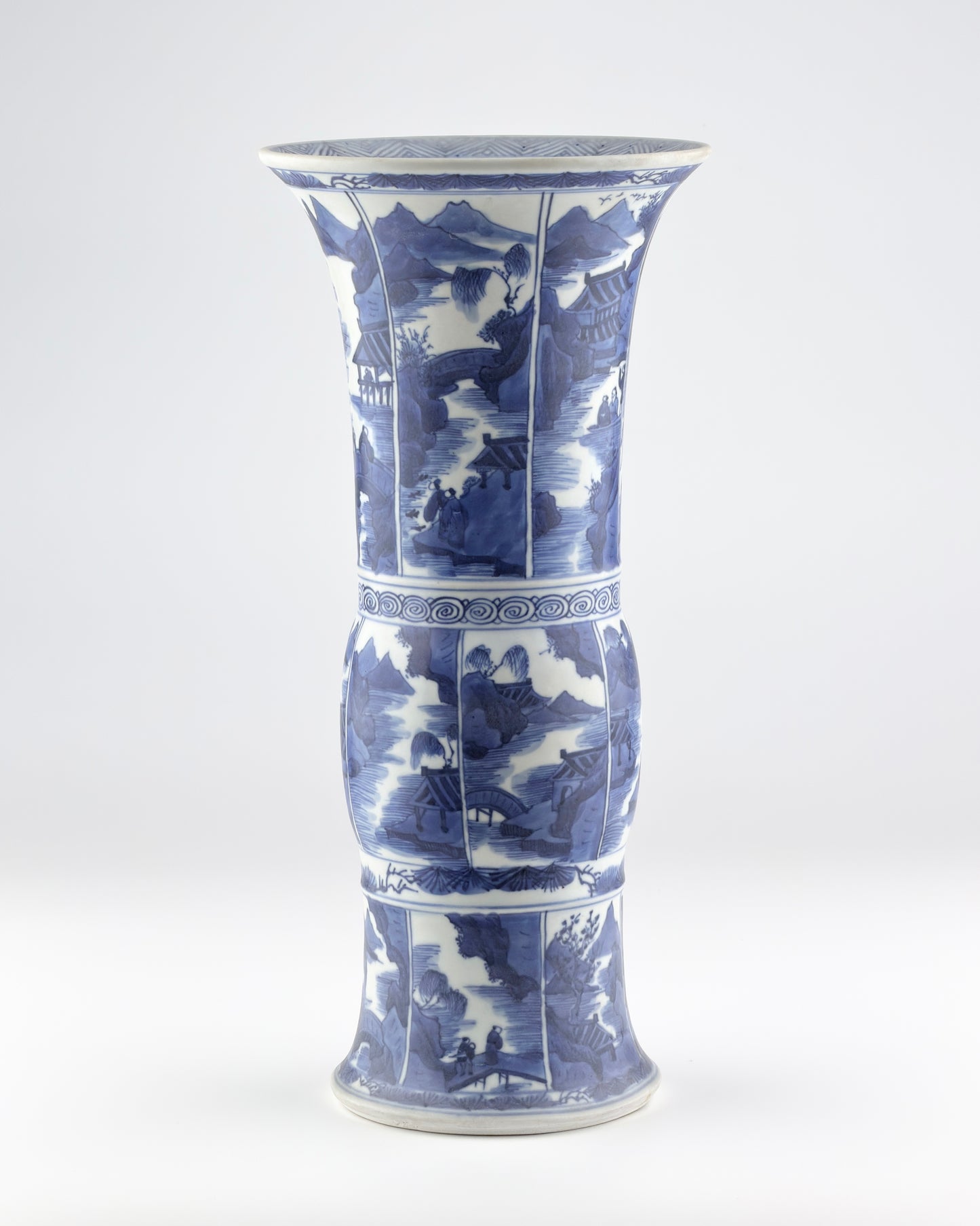 A Large Blue and White Gu Vase from Vung Tau Ship, Qing Dynasty Kangxi Era, Circa 1690