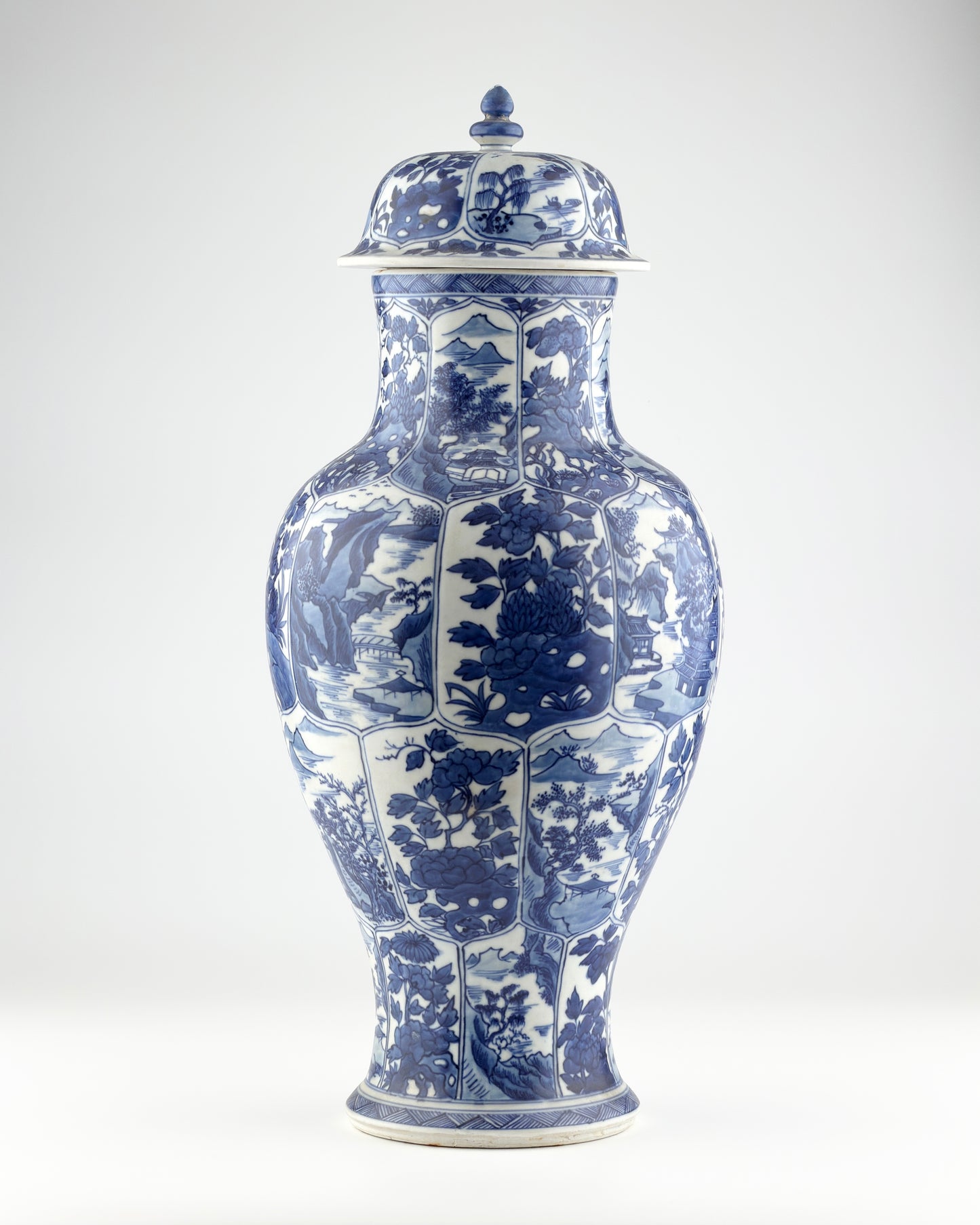 LARGE RARE BLUE AND WHITE BALUSTER VASE, QING DYNASTY, KANGXI, CIRCA 1690