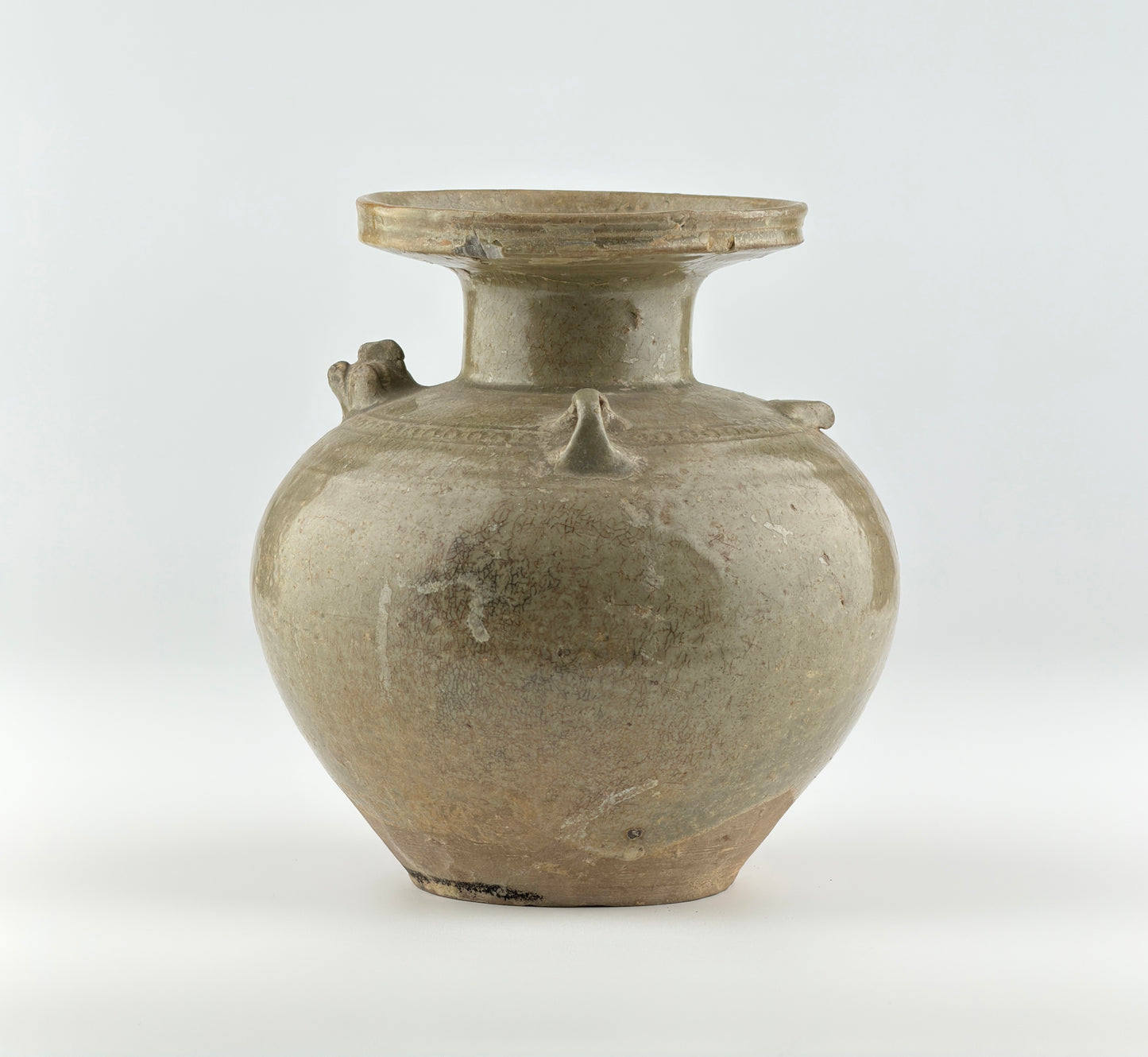 RARE YUE CELADON CHICKEN-HEAD EWER, JIN-SOUTHERN DYNASTY