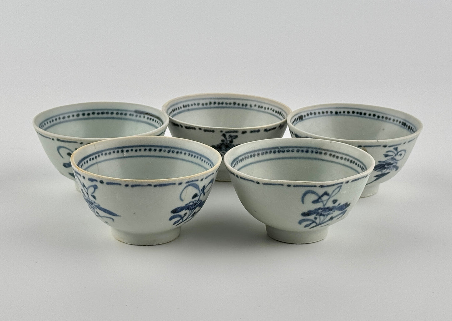 Five Tek Sing Cargo 'Aster Sprays' Tea Bowls, Qing Dynasty