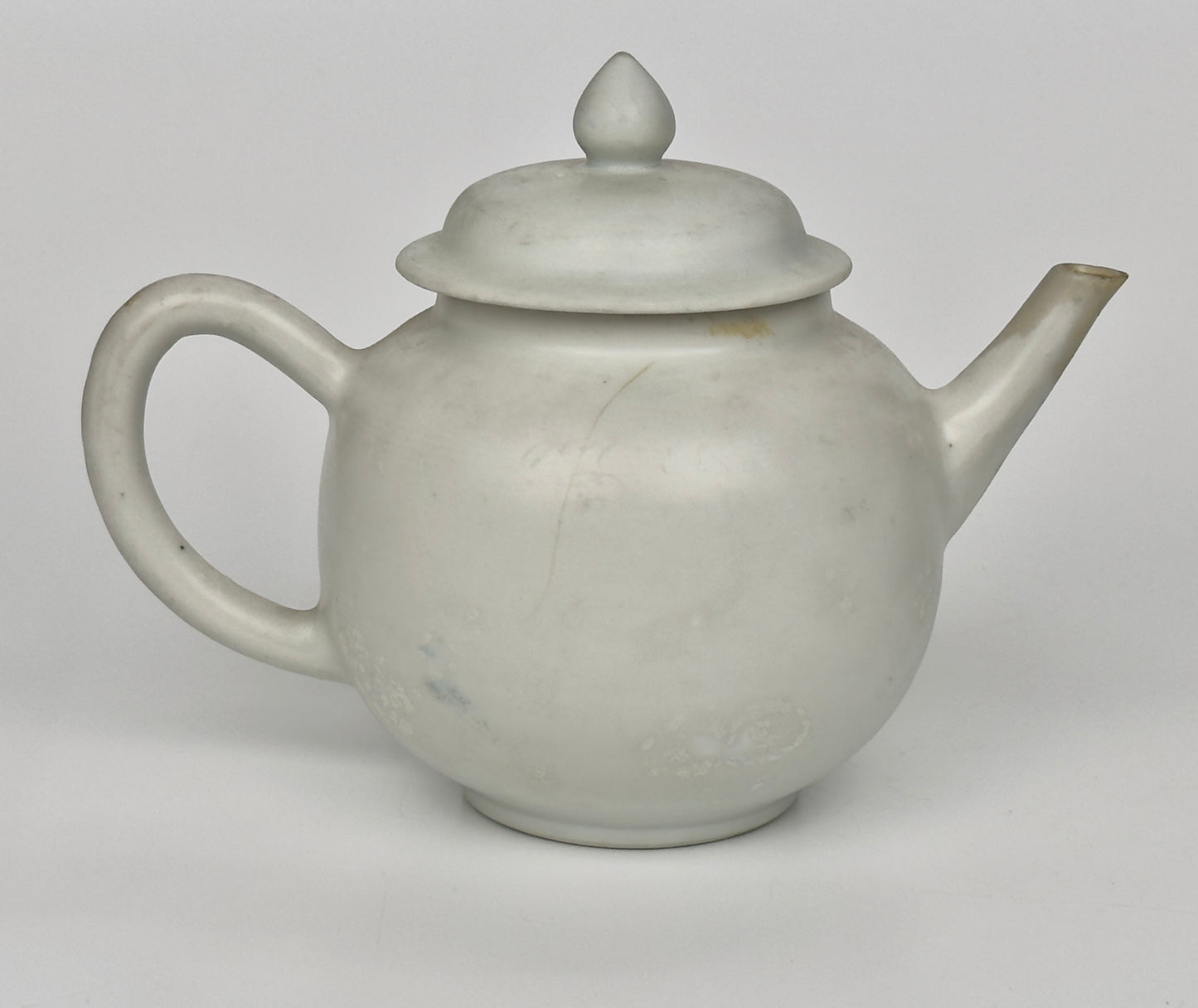 WHITE WITH OVERGLAZE ENAMEL TEA SET CIRCA 1725, QING DYNASTY, YONGZHENG REIGN