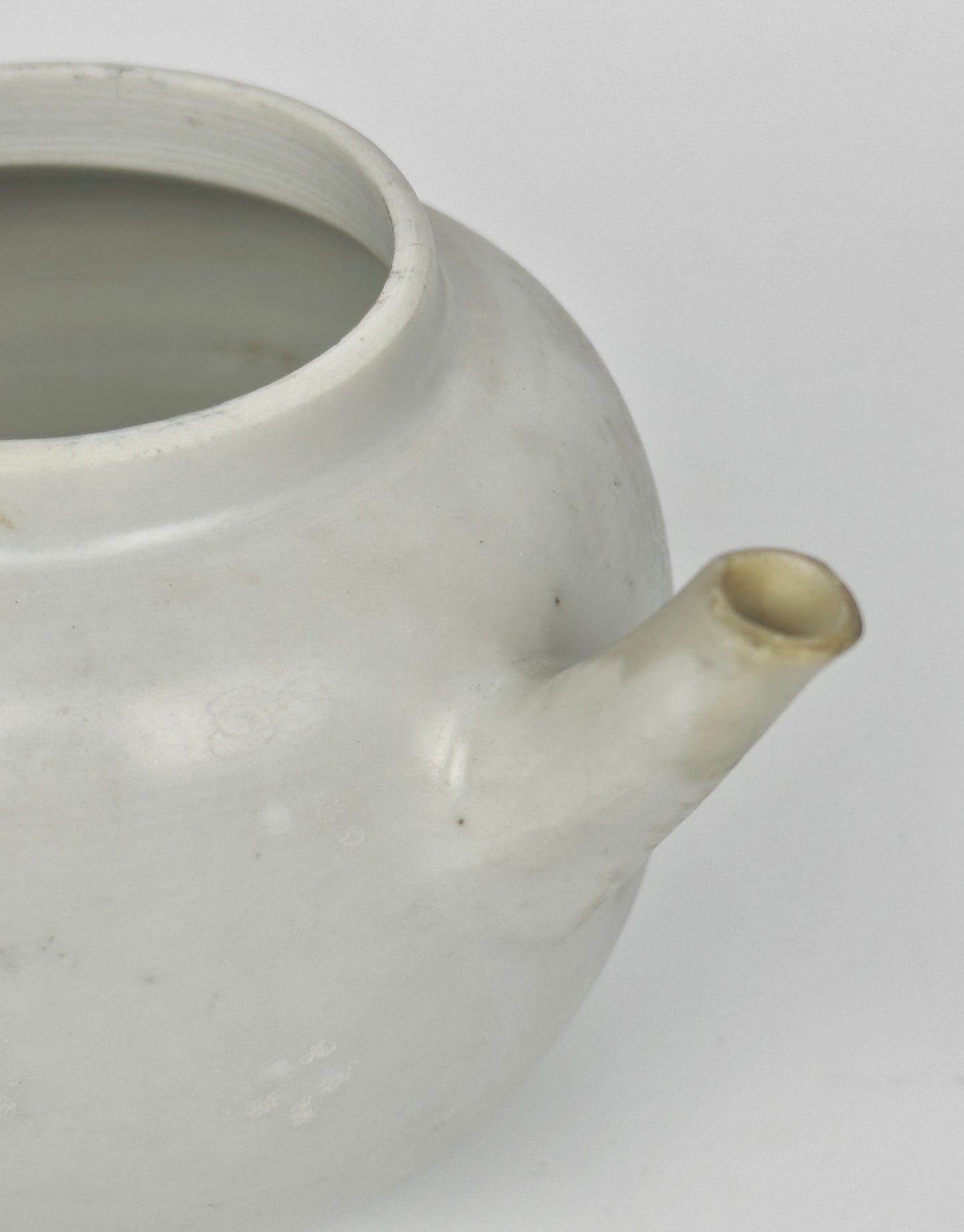 WHITE WITH OVERGLAZE ENAMEL TEA SET CIRCA 1725, QING DYNASTY, YONGZHENG REIGN