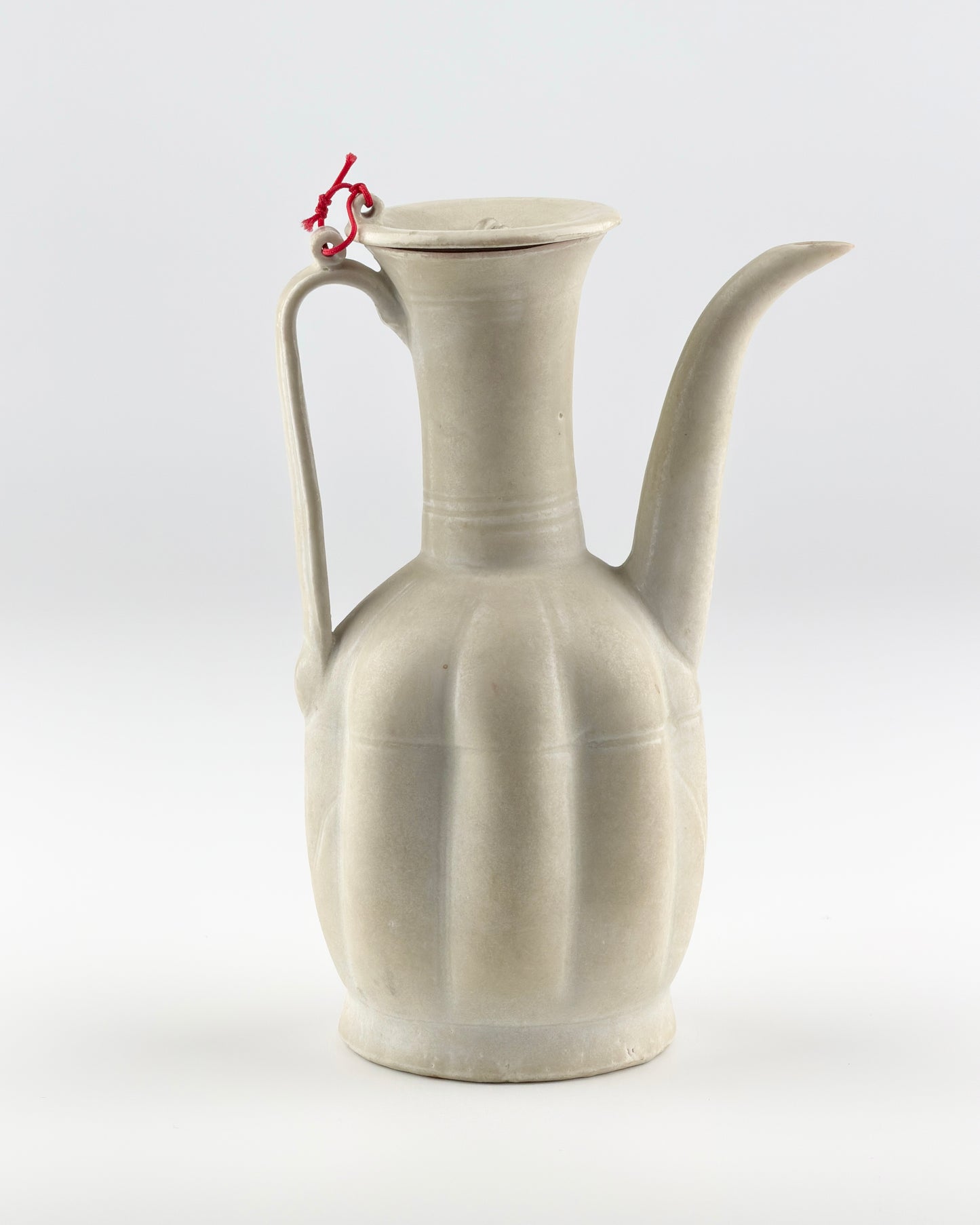 Rare Cream Glazed Ding Yao Ewer And Cover, Song Dynasty (960–1279)