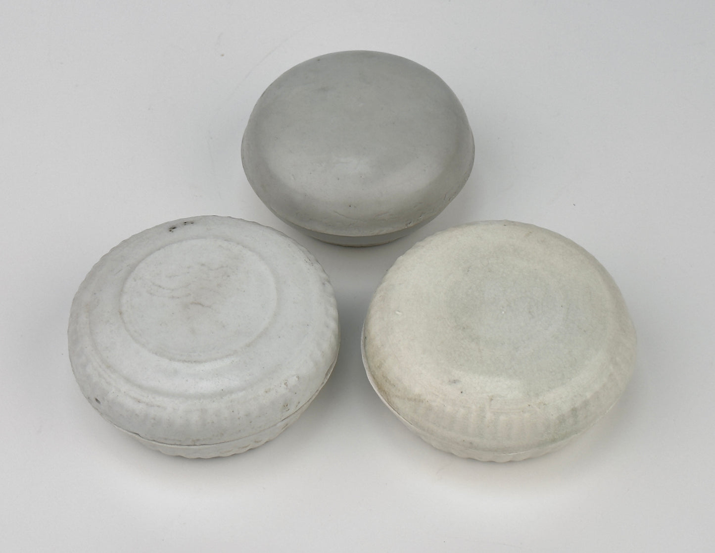 Three Small White-glazed Circular Boxes and Coveres, Qing Dynasty, Kangxi Era, Circa 1690