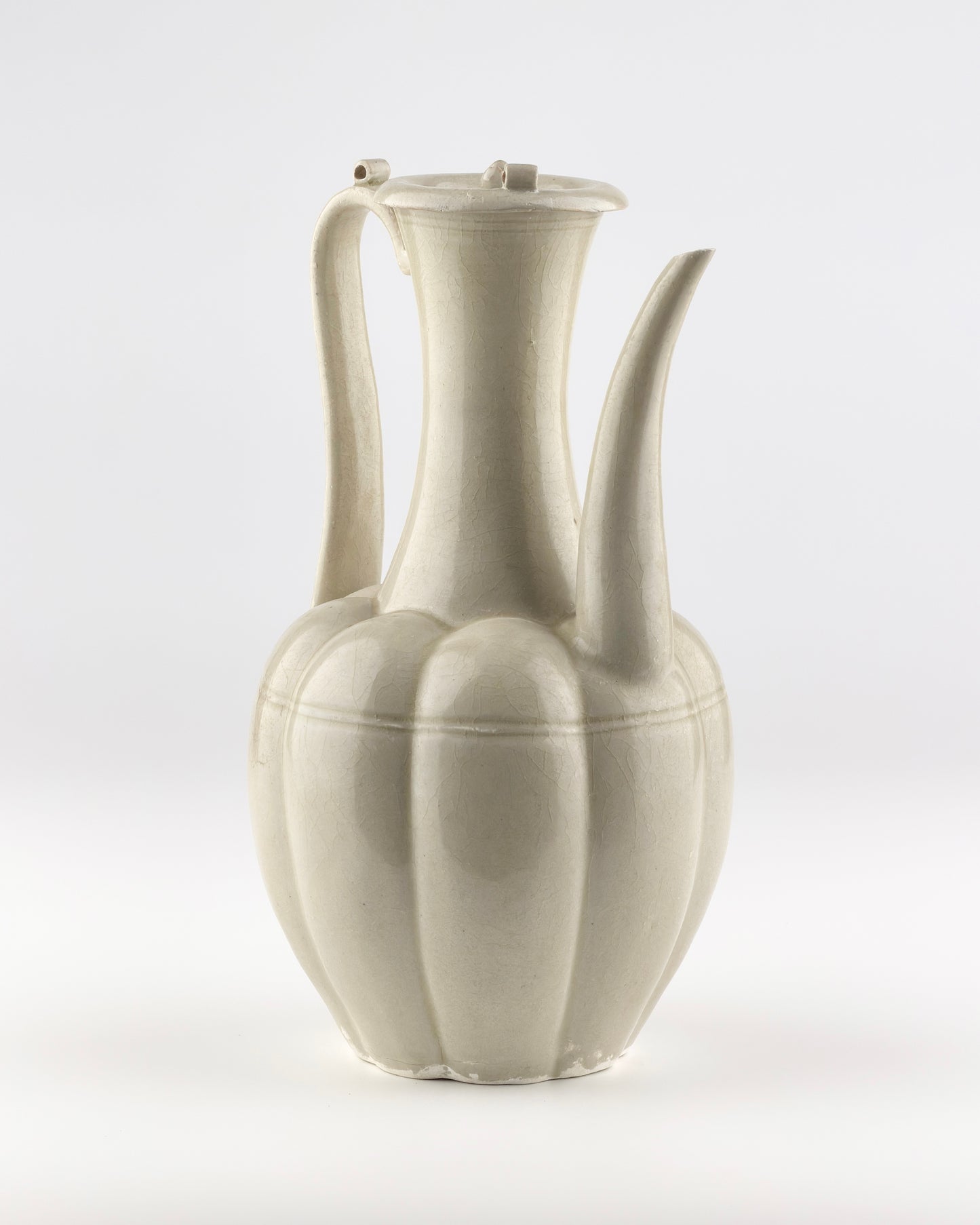 Rare Cream-Glazed Ding Ewer And Cover, Five Dynasties-Song