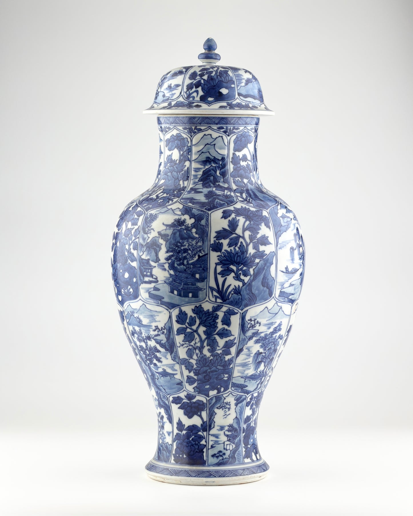 LARGE RARE BLUE AND WHITE BALUSTER VASE, QING DYNASTY, KANGXI, CIRCA 1690