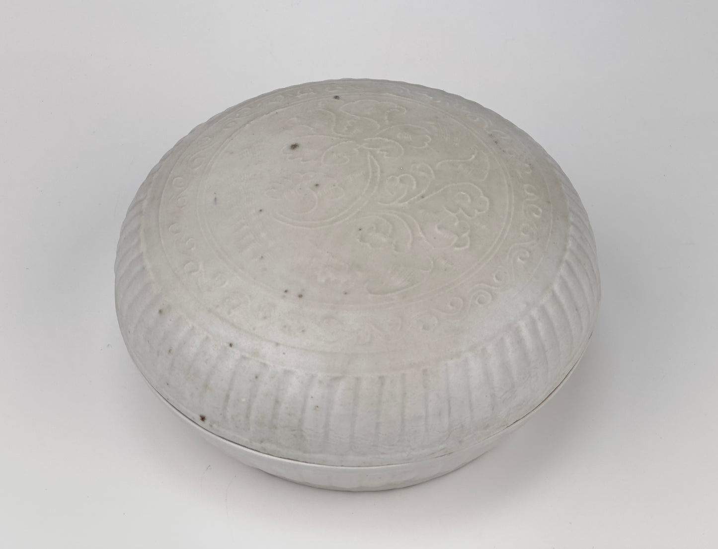 Large White-glazed Circular Box and Cover, Qing Dynasty, Kangxi Era, Circa 1690