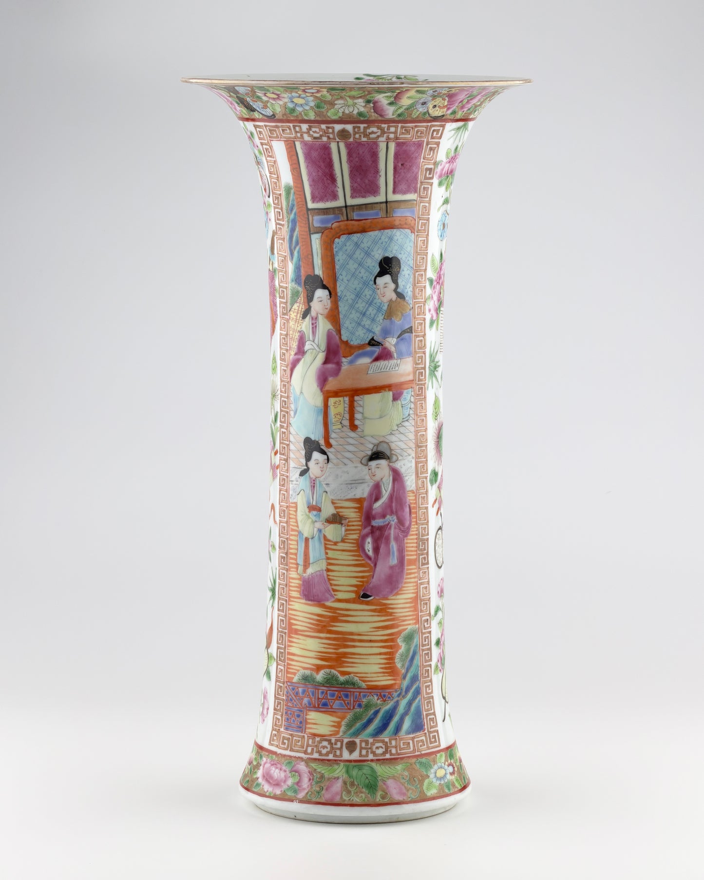 Rose Medallion Porcelain Vase, Late Qing-Republican Period
