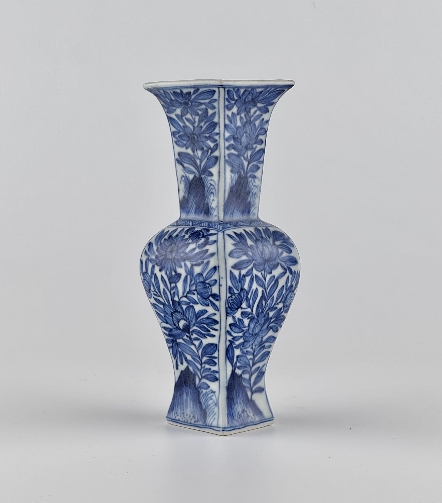 Yanyan Blue and White Vase, Qing Dynasty Kangxi Era, Circa 1690