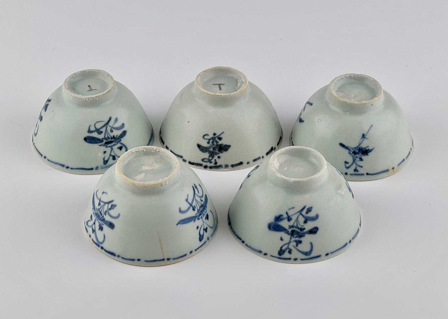 Five Tek Sing Cargo 'Aster Sprays' Tea Bowls, Qing Dynasty