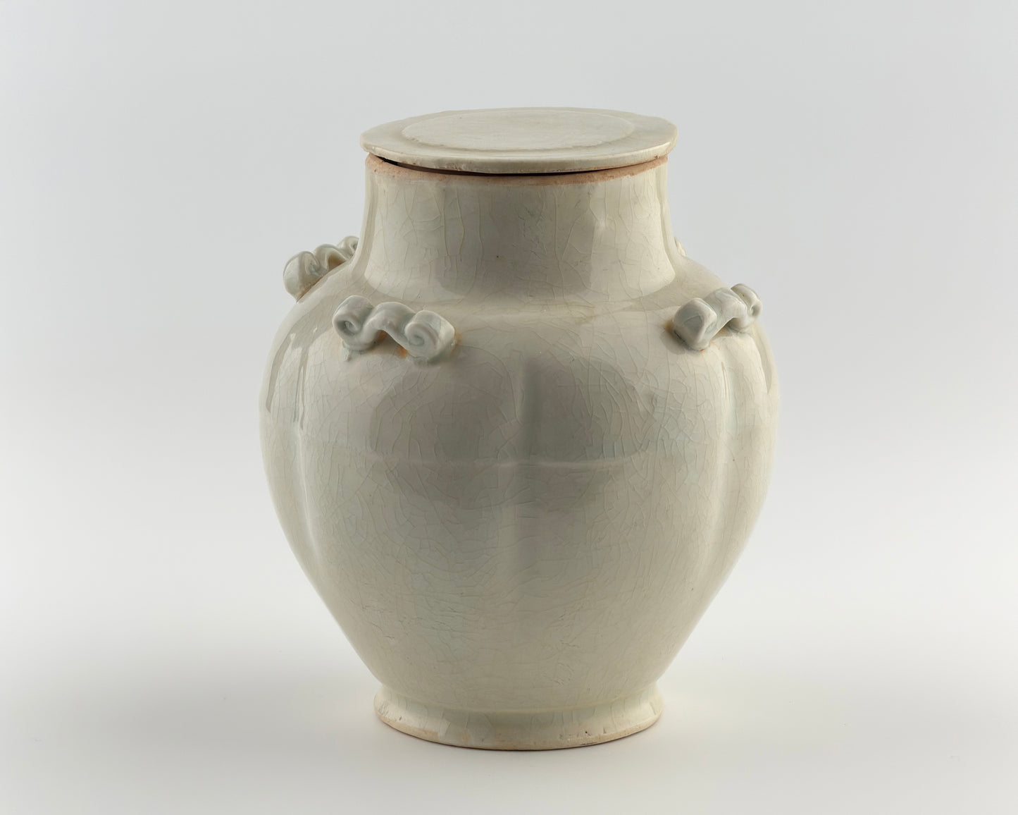 White-Glazed Jar with Cloud Lug Handles and Cover, Song–Yuan Dynasty