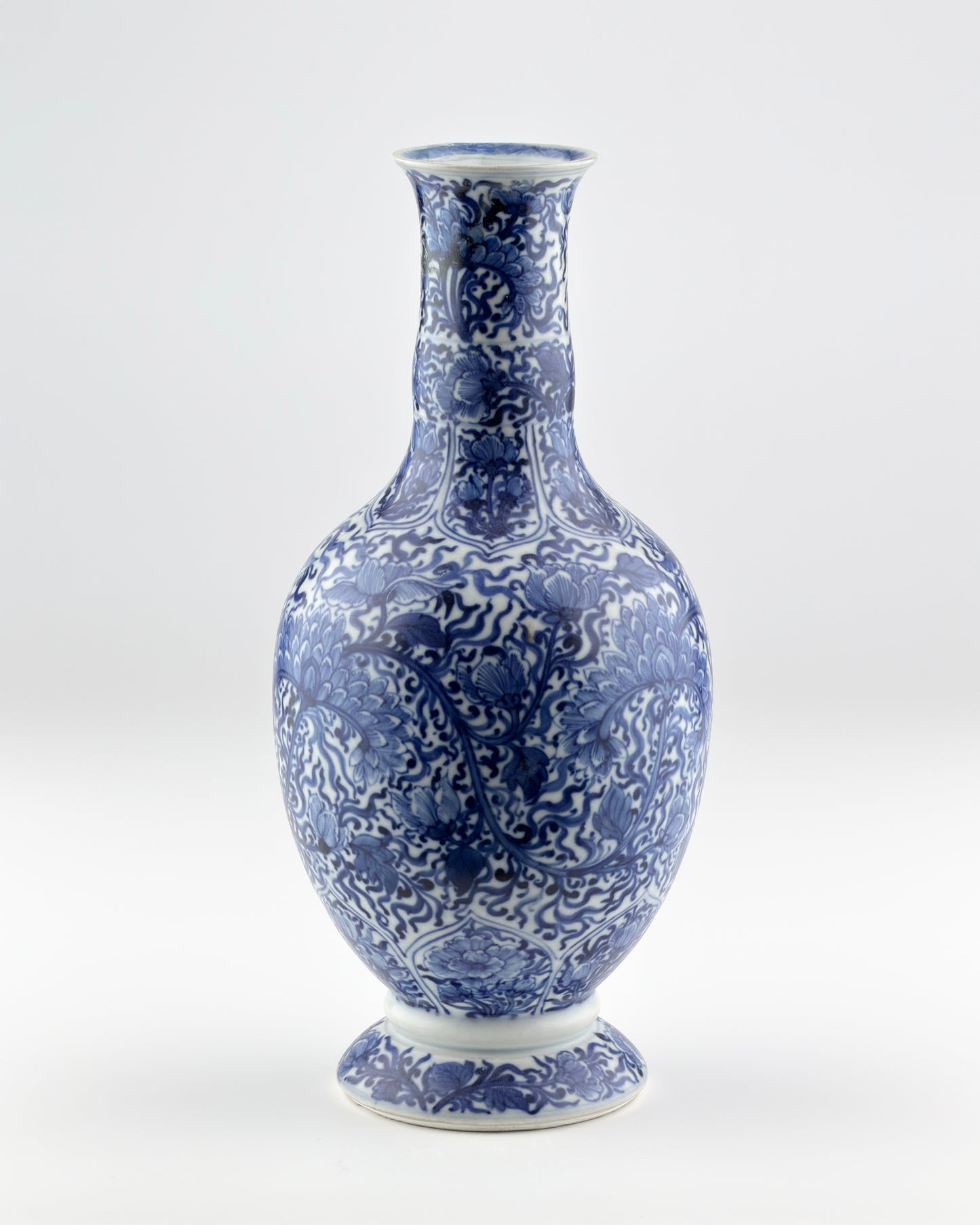 Blue and White Vase, Qing Dynasty Kangxi Era, Circa 1690