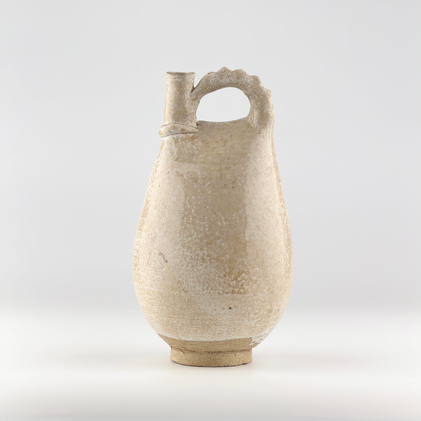 White-Glazed Chicken-Comb Ewer, Liao Dynasty