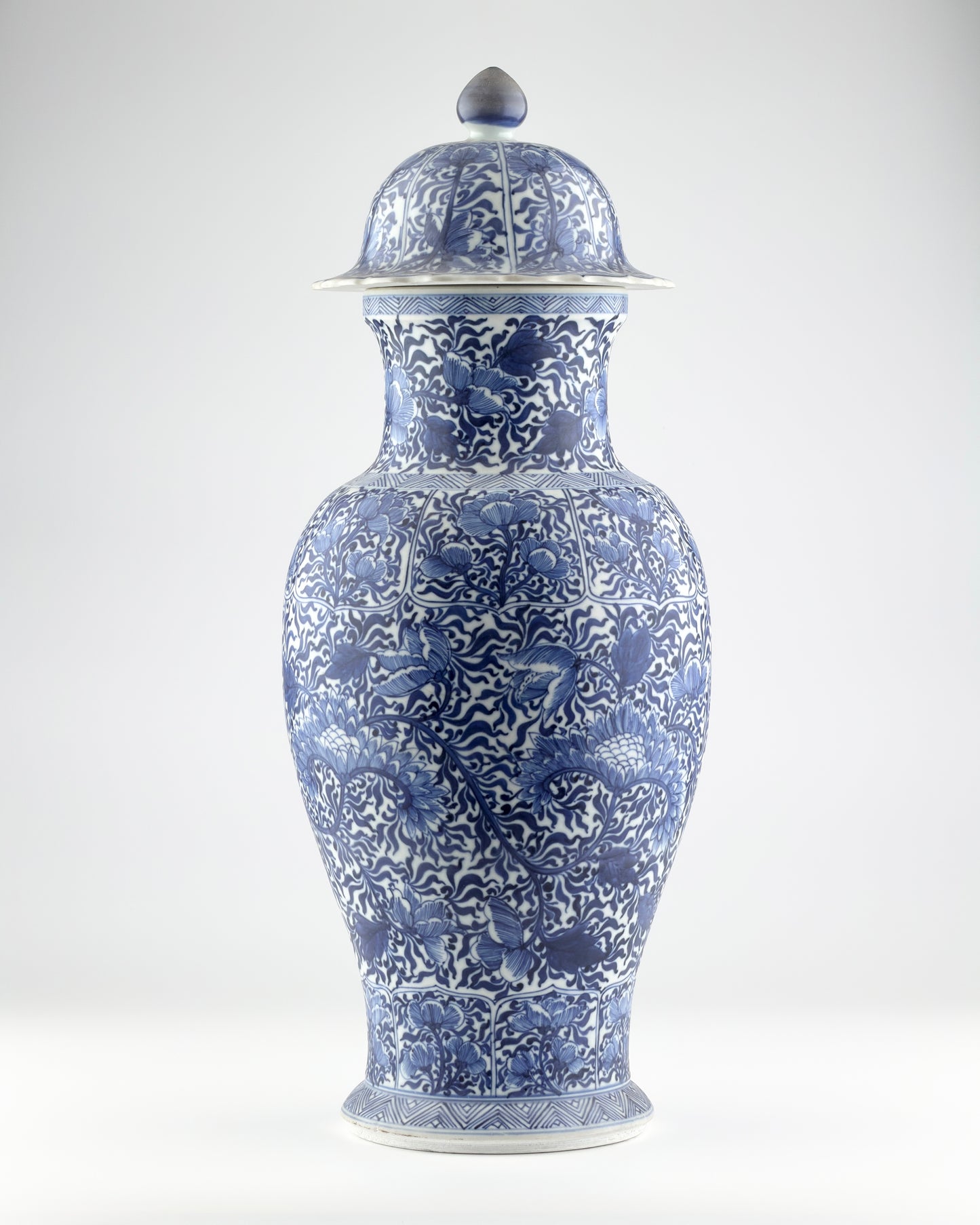 LARGE RARE BLUE AND WHITE BALUSTER VASE, QING DYNASTY, KANGXI, CIRCA 1690