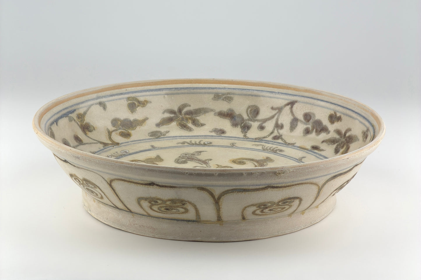 Rare Annamese Brown Dish Circa 15th Century, Le Dynasty