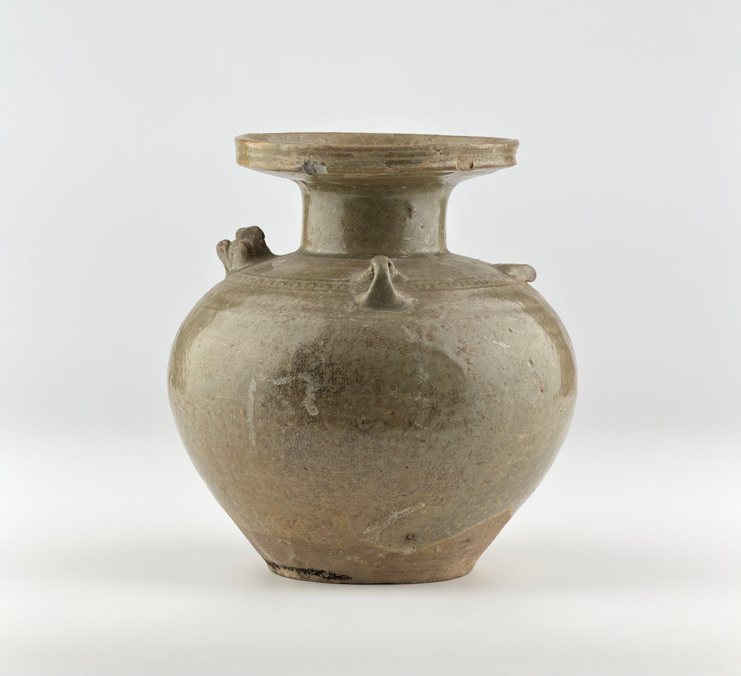 RARE YUE CELADON CHICKEN-HEAD EWER, JIN-SOUTHERN DYNASTY