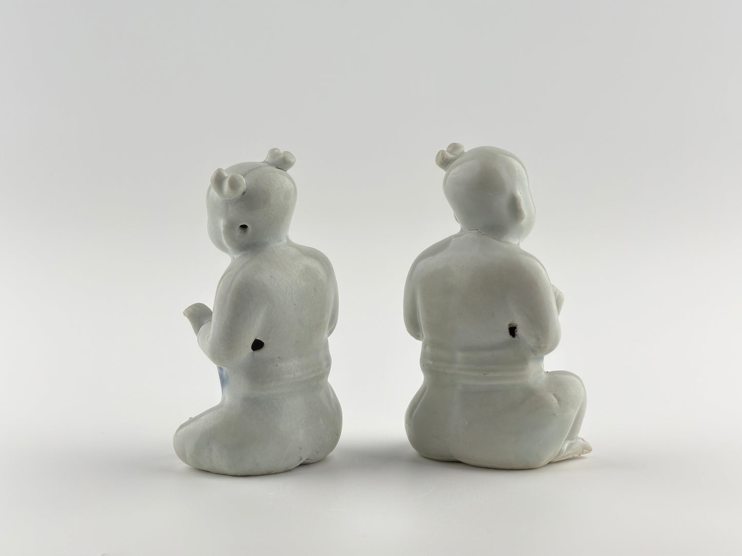 Two Miniature Figurine Of Seated Boys, Circa 1725, Qing Dynasty, Yongzheng Reign