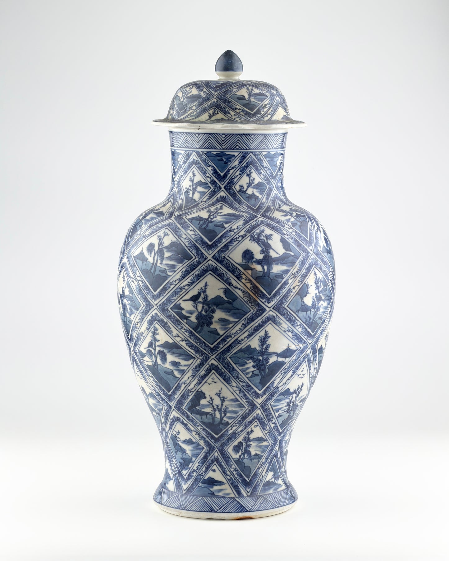 LARGE RARE 'RIVERSCAPE' BALUSTER VASE, QING DYNASTY, KANGXI, CIRCA 1690