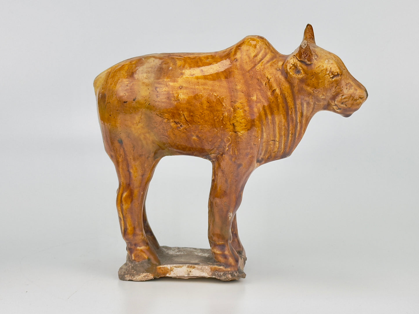 AMBER-GLAZED POTTERY FIGURE OF TWO SACRED BULLS, TANG-LIAO DYNASTY (7-12TH CENTURY)