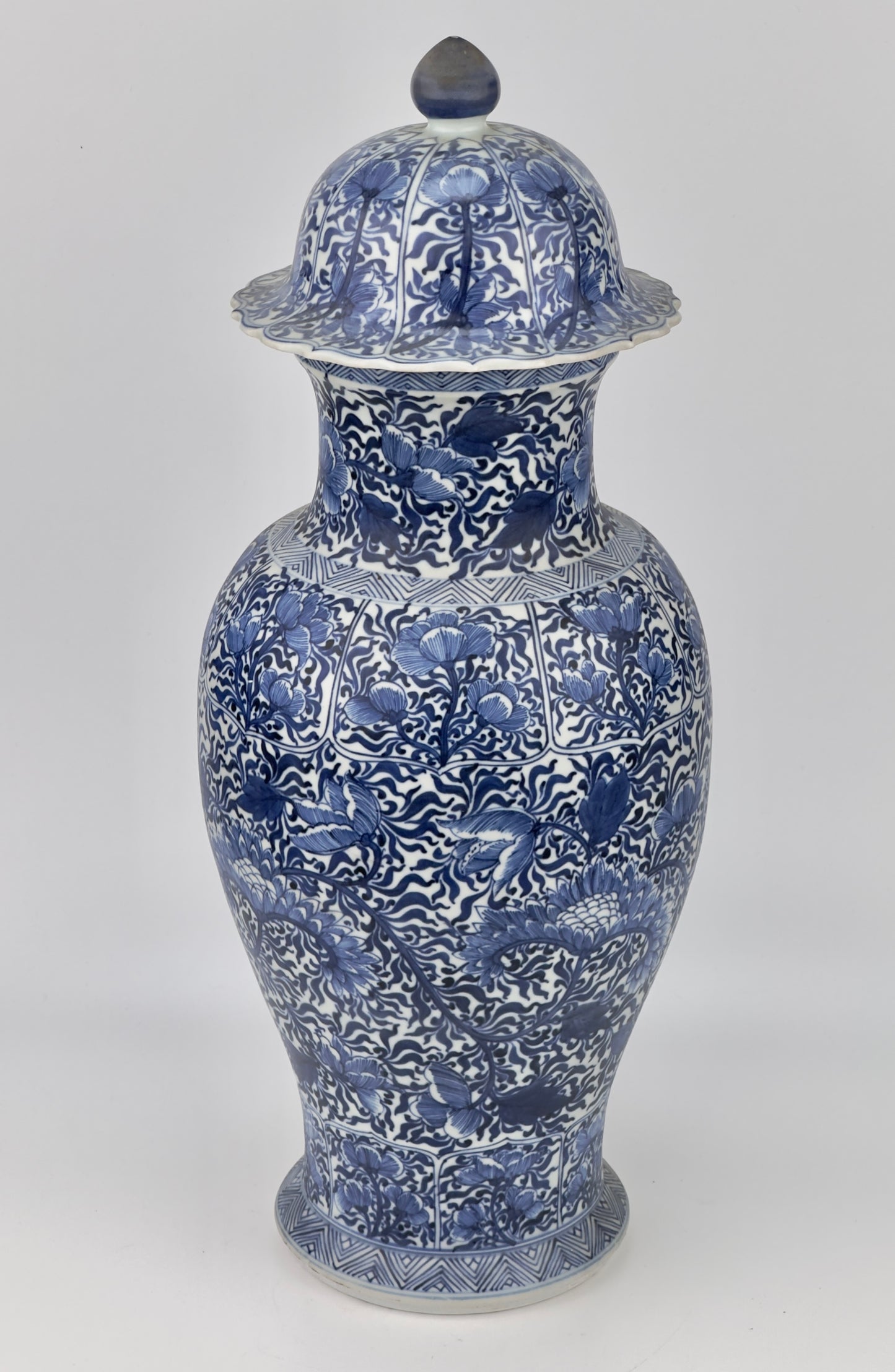 LARGE RARE BLUE AND WHITE BALUSTER VASE, QING DYNASTY, KANGXI, CIRCA 1690