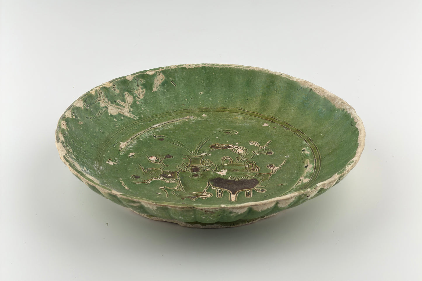 GREEN-GLAZED EARTHENWARE DISH CIRCA 1725, QING DYNASTY, YONGZHENG REIGN