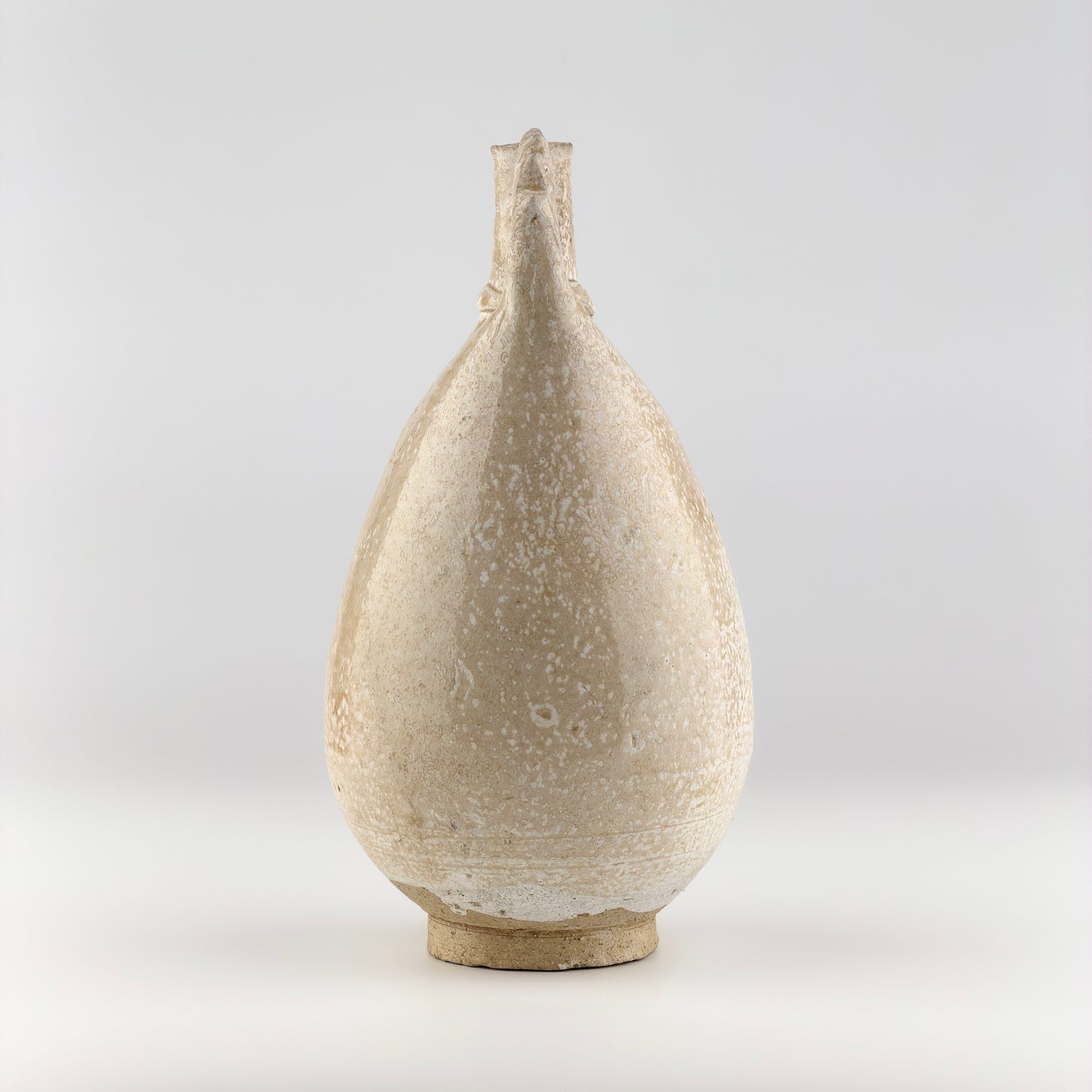 White-Glazed Chicken-Comb Ewer, Liao Dynasty