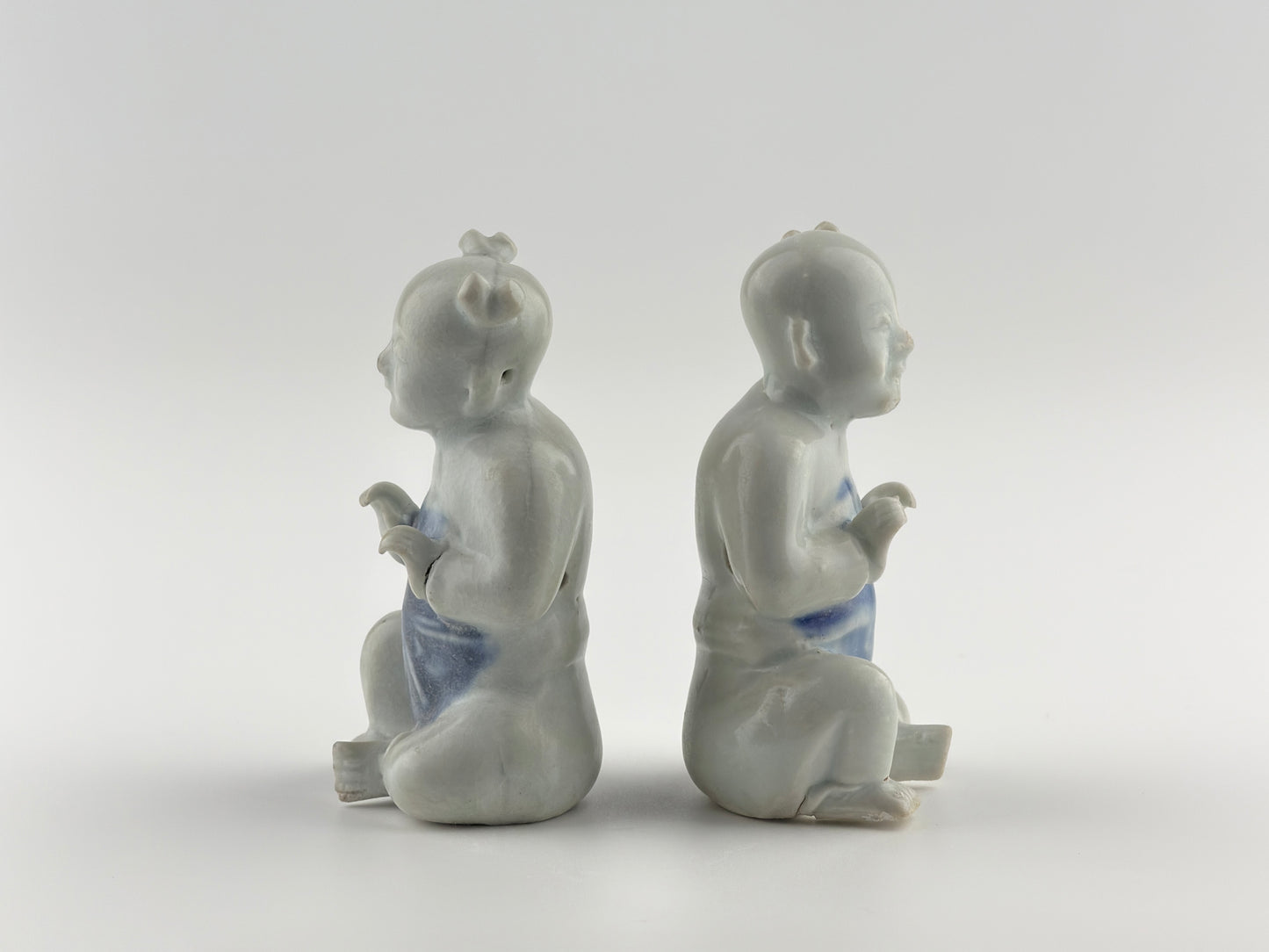 Two Miniature Figurine Of Seated Boys, Circa 1725, Qing Dynasty, Yongzheng Reign