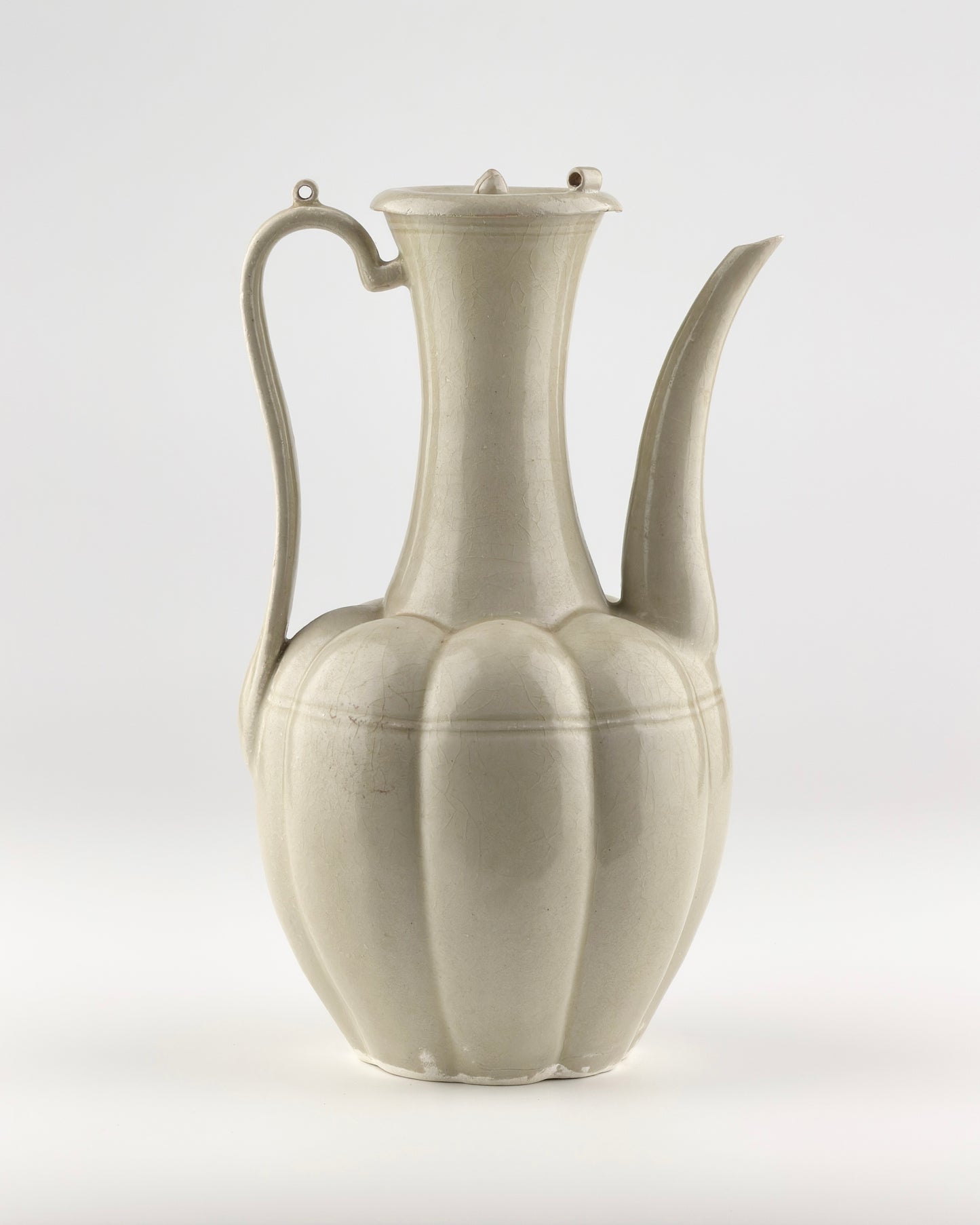 Rare Cream-Glazed Ding Ewer And Cover, Five Dynasties-Song