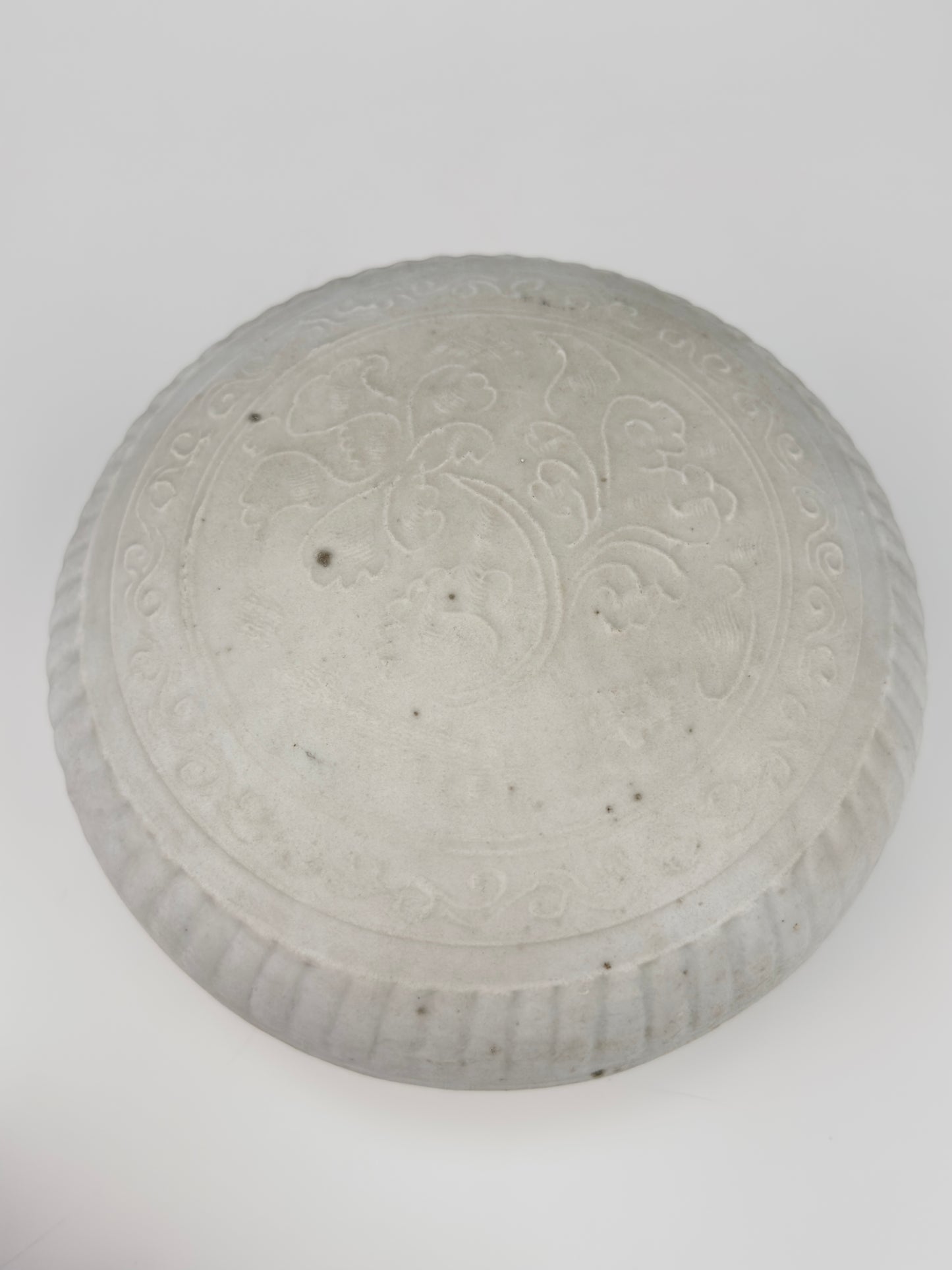 Large White-glazed Circular Box and Cover, Qing Dynasty, Kangxi Era, Circa 1690