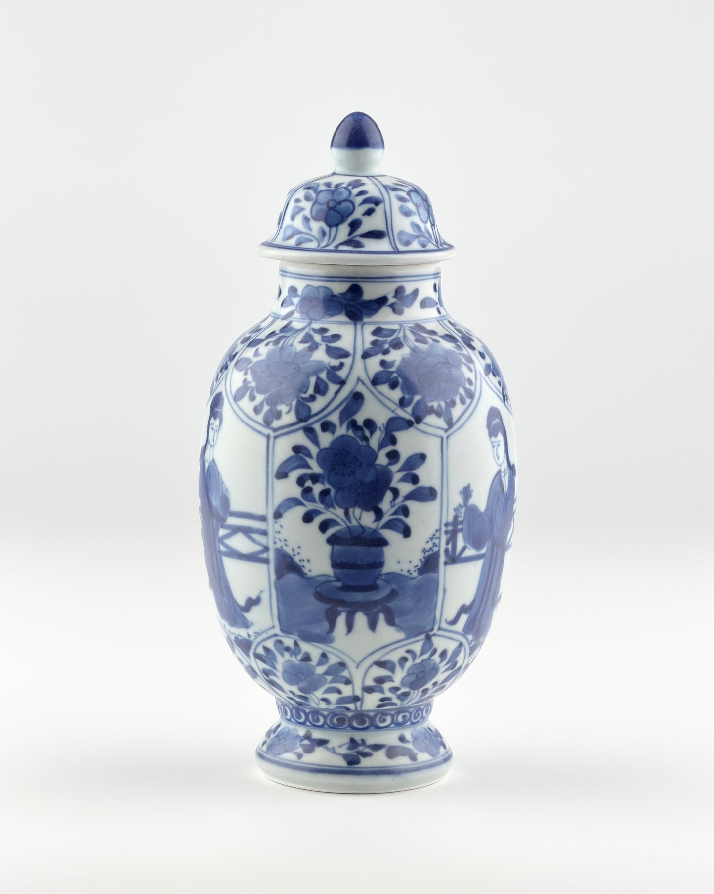 BLUE AND WHITE VASE, QING DYNASTY, KANGXI ERA, CIRCA 1690