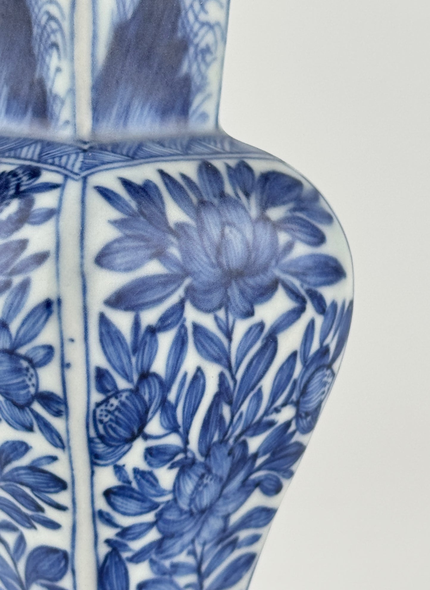 Yanyan Blue and White Vase, Qing Dynasty Kangxi Era, Circa 1690