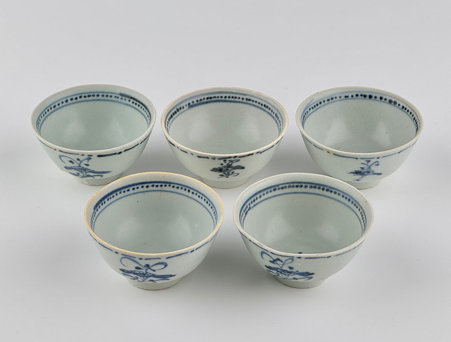 Five Tek Sing Cargo 'Aster Sprays' Tea Bowls, Qing Dynasty