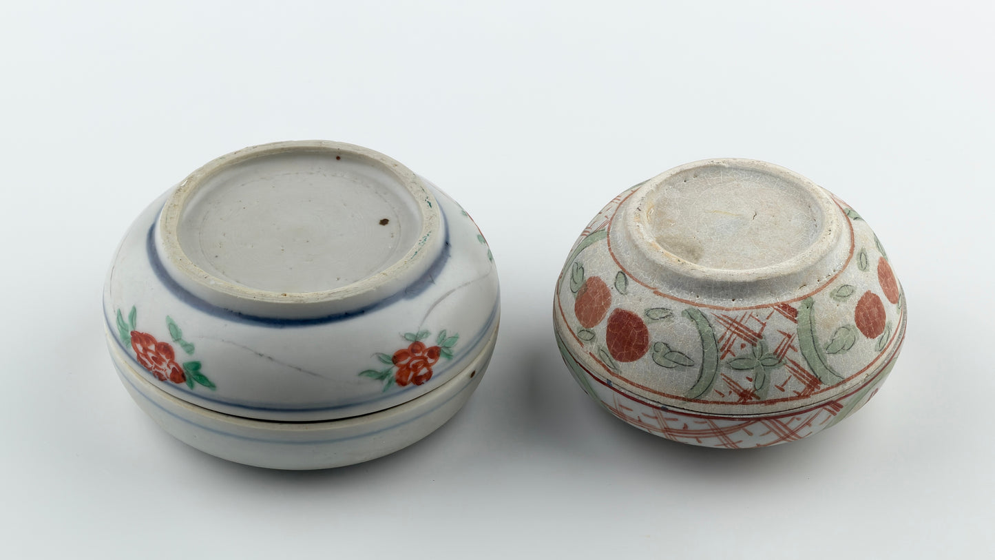 A Pair of Swatow Famille Verte Porcelain Boxes and Covers, Late Ming – Early Qing Dynasty