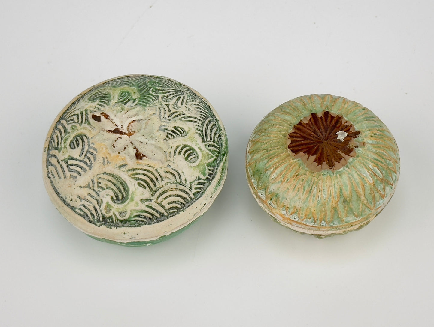 Swatow Lidded Boxes in the shape of Waves and Flowers with underglaze green, Late Ming Era(16-17th c)