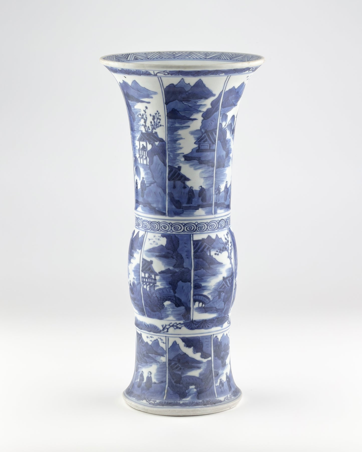A Large Blue and White Gu Vase from Vung Tau Ship, Qing Dynasty Kangxi Era, Circa 1690
