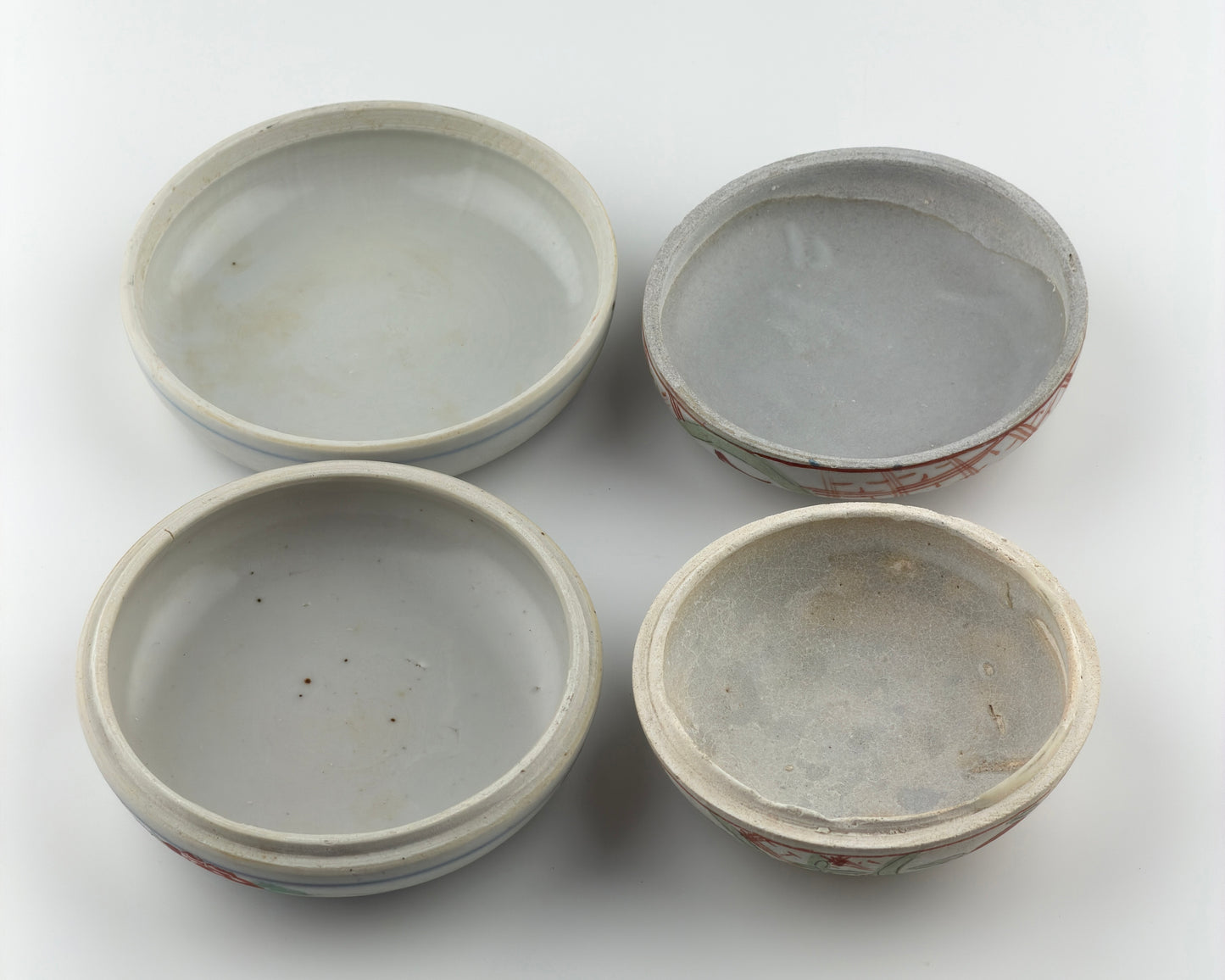 A Pair of Swatow Famille Verte Porcelain Boxes and Covers, Late Ming – Early Qing Dynasty