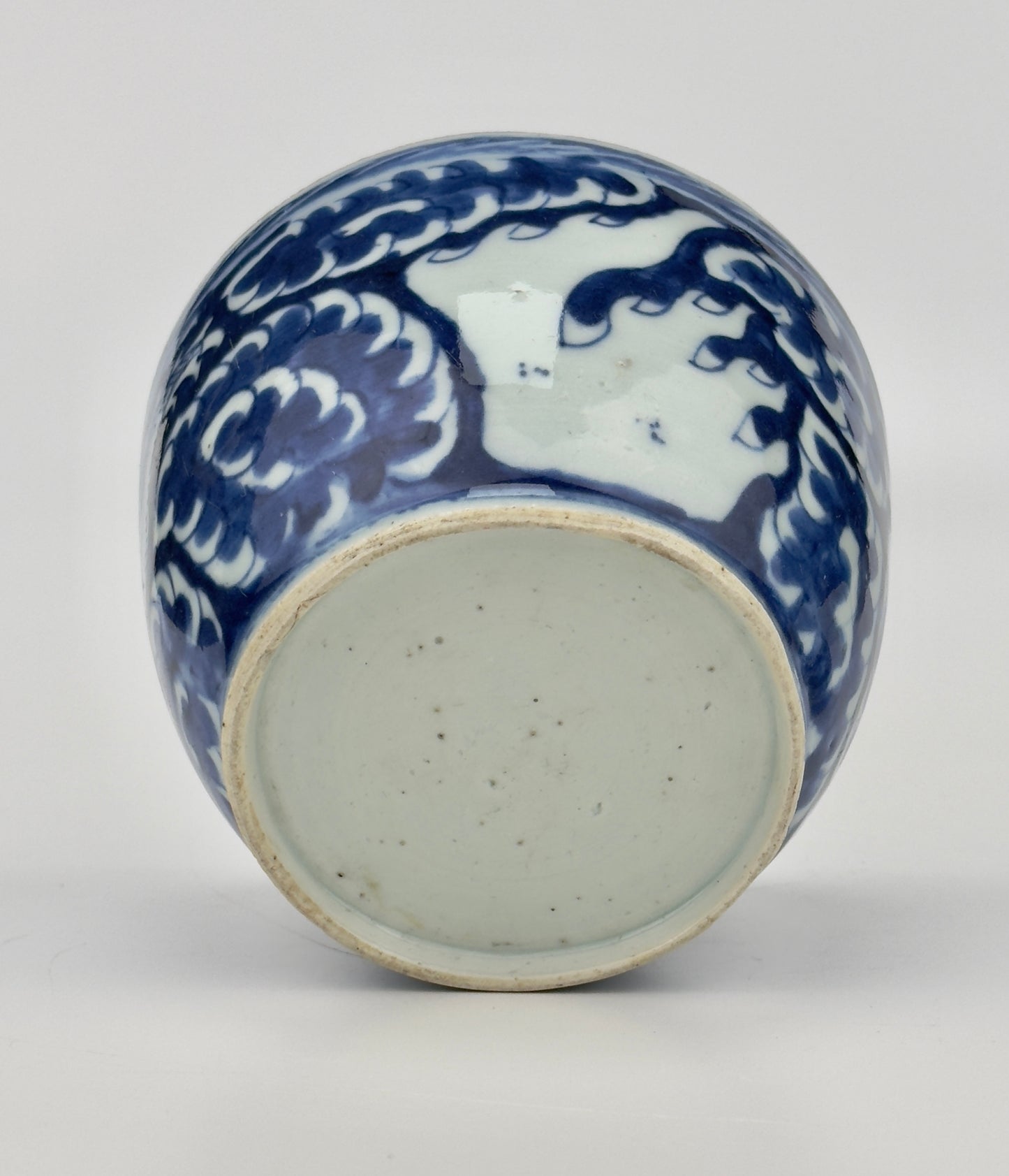 Blue and white Porcelain Covered Jar with Dragons amidst Clouds, Qing Period