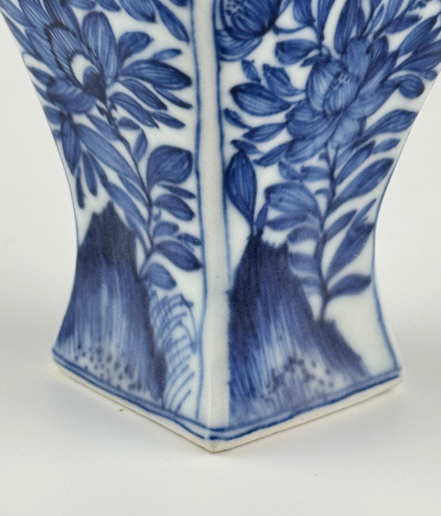 Yanyan Blue and White Vase, Qing Dynasty Kangxi Era, Circa 1690