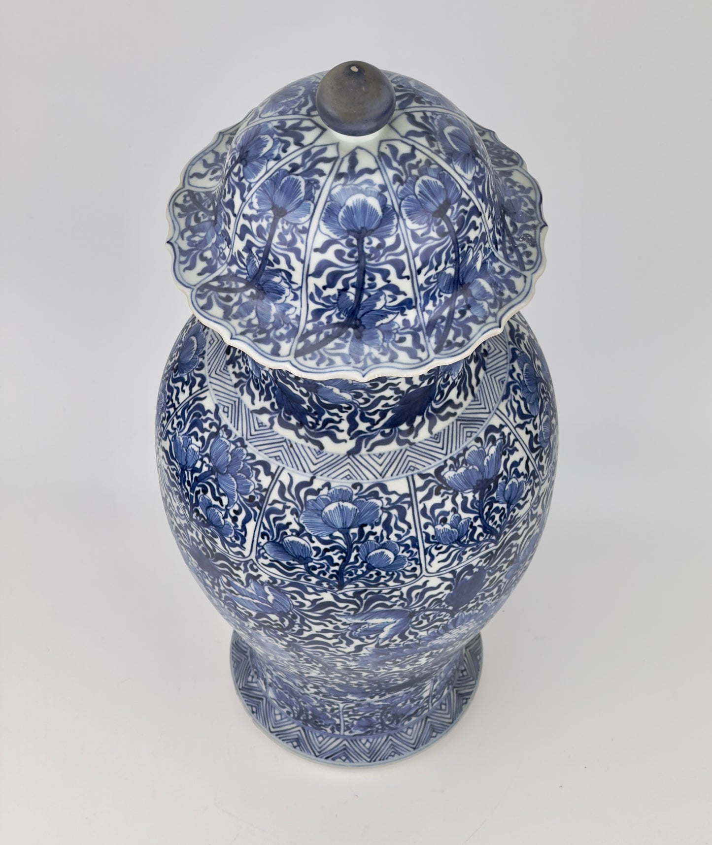 LARGE RARE BLUE AND WHITE BALUSTER VASE, QING DYNASTY, KANGXI, CIRCA 1690