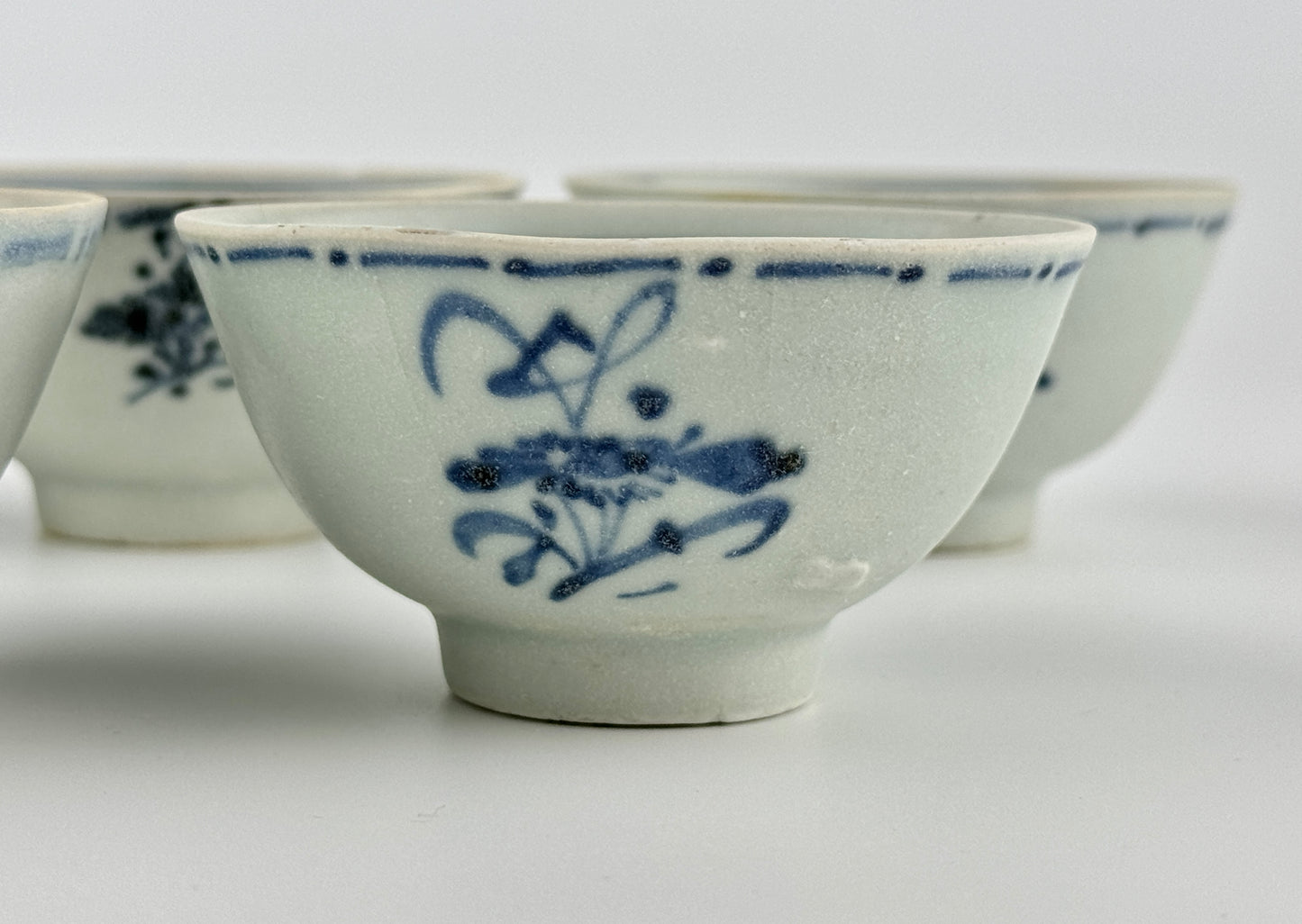 Five Tek Sing Cargo 'Aster Sprays' Tea Bowls, Qing Dynasty