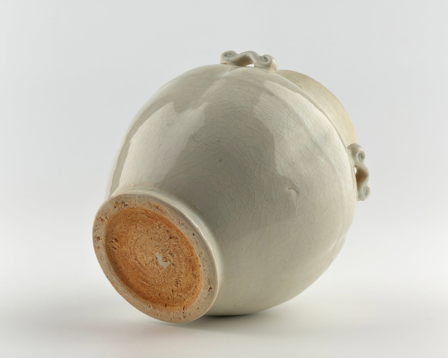 White-Glazed Jar with Cloud Lug Handles and Cover, Song–Yuan Dynasty