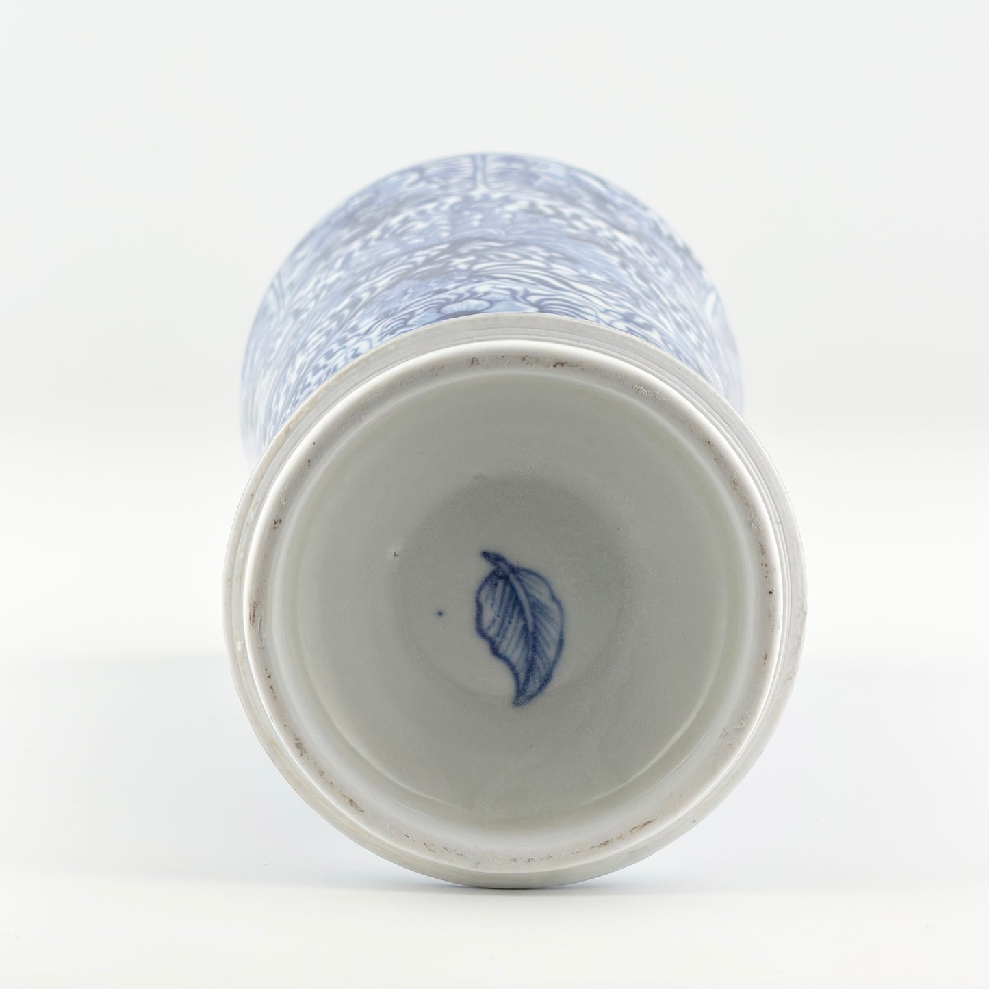 BLUE AND WHITE BEAKER, QING DYNASTY, KANGXI ERA, CIRCA 1690 (Vung Tau Ship)