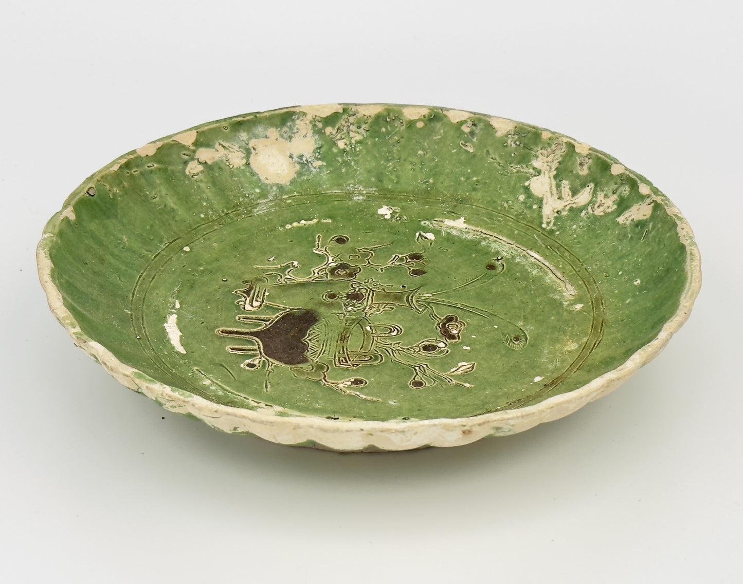 GREEN-GLAZED EARTHENWARE DISH CIRCA 1725, QING DYNASTY, YONGZHENG REIGN